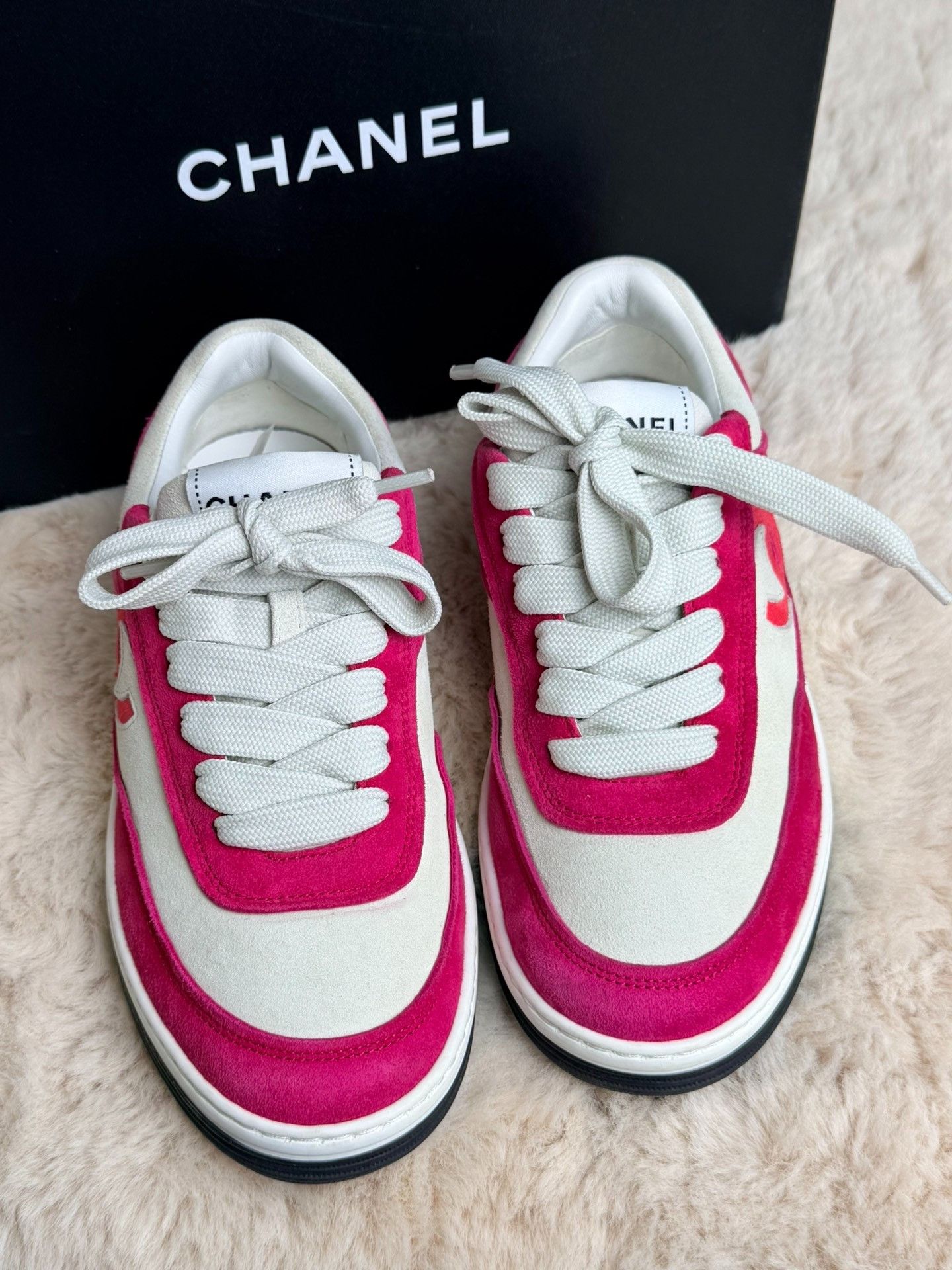 Chanel Chanel Black Lowtop Sneakers us_5 Women Size US 5 / IT 35 - 2 Thumbnail