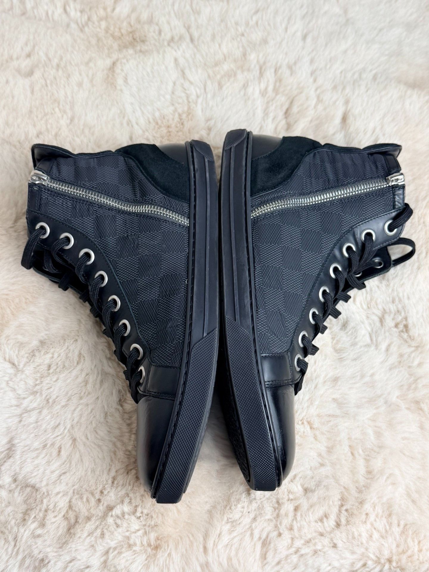 Louis Vuitton Louis Vuitton Checkered Black Hitop Sneakers 7 Men Size US 7 / EU 40 - 7 Thumbnail
