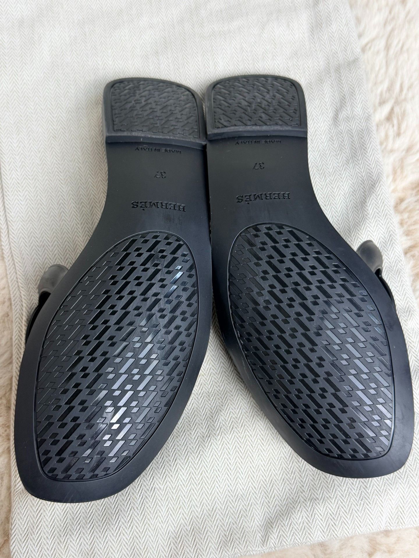 Hermes Hermes Black Sandals us_7 Women Size US 7 / IT 37 - 5 Thumbnail