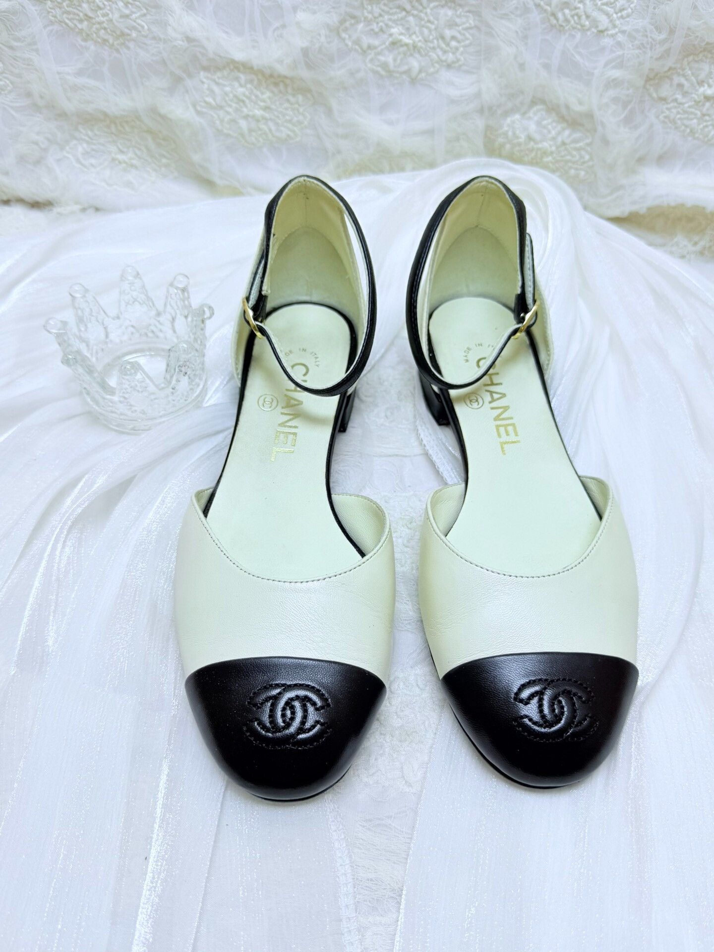 Chanel Chanel Black Lowtop Sneakers us_6 Women Size US 6 / IT 36 - 2 Thumbnail