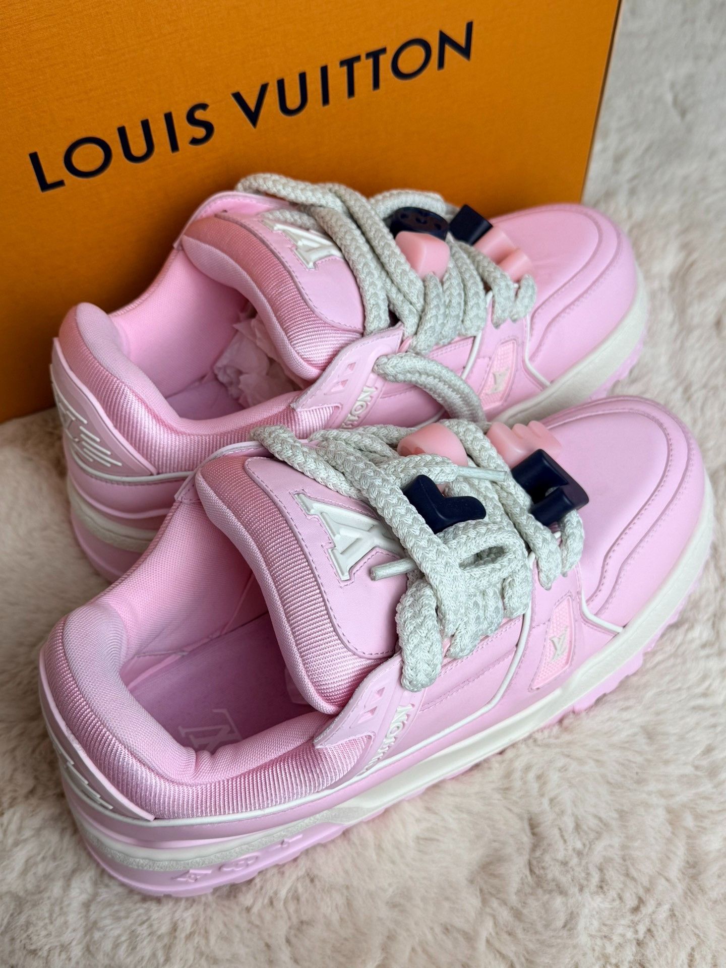 Louis Vuitton Louis Vuitton AIR MAX Pink Lowtop Sneakers us_7 Women Size US 7 / IT 37 - 3 Thumbnail