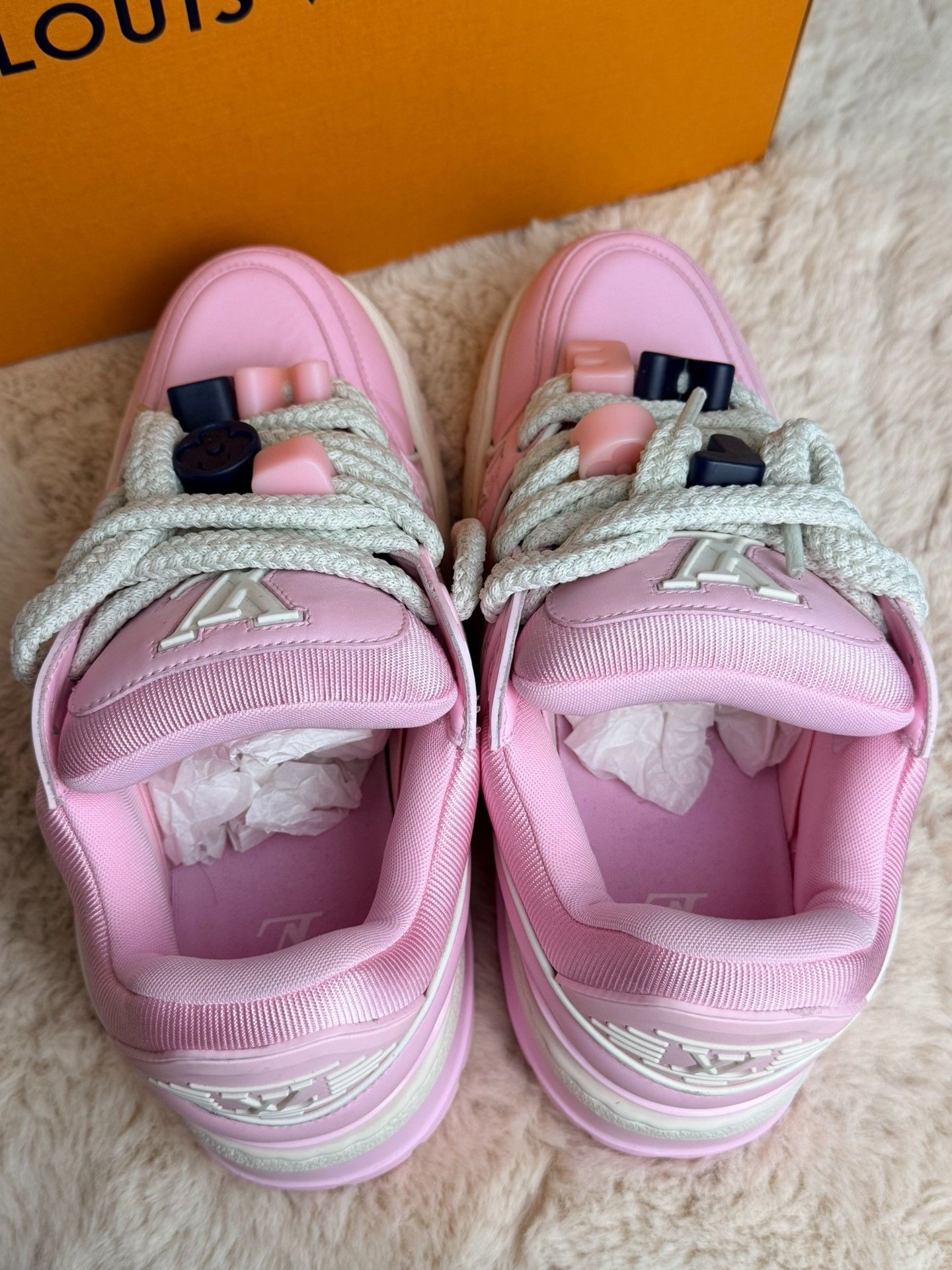 Louis Vuitton Louis Vuitton AIR MAX Pink Lowtop Sneakers us_7 Women Size US 7 / IT 37 - 4 Thumbnail