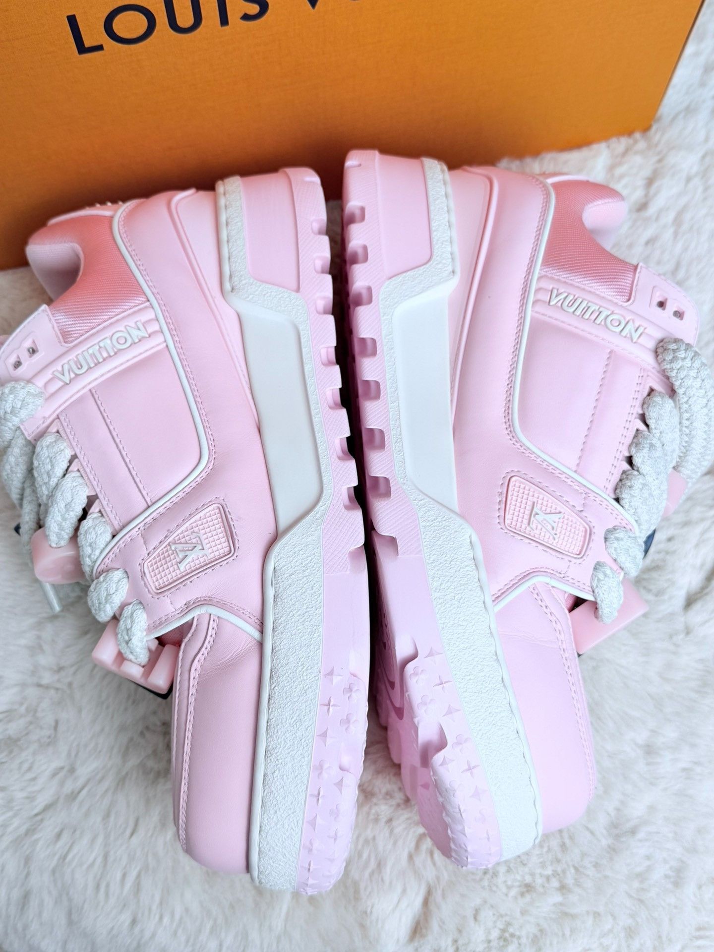 Louis Vuitton Louis Vuitton AIR MAX Pink Lowtop Sneakers us_7 Women Size US 7 / IT 37 - 7 Thumbnail