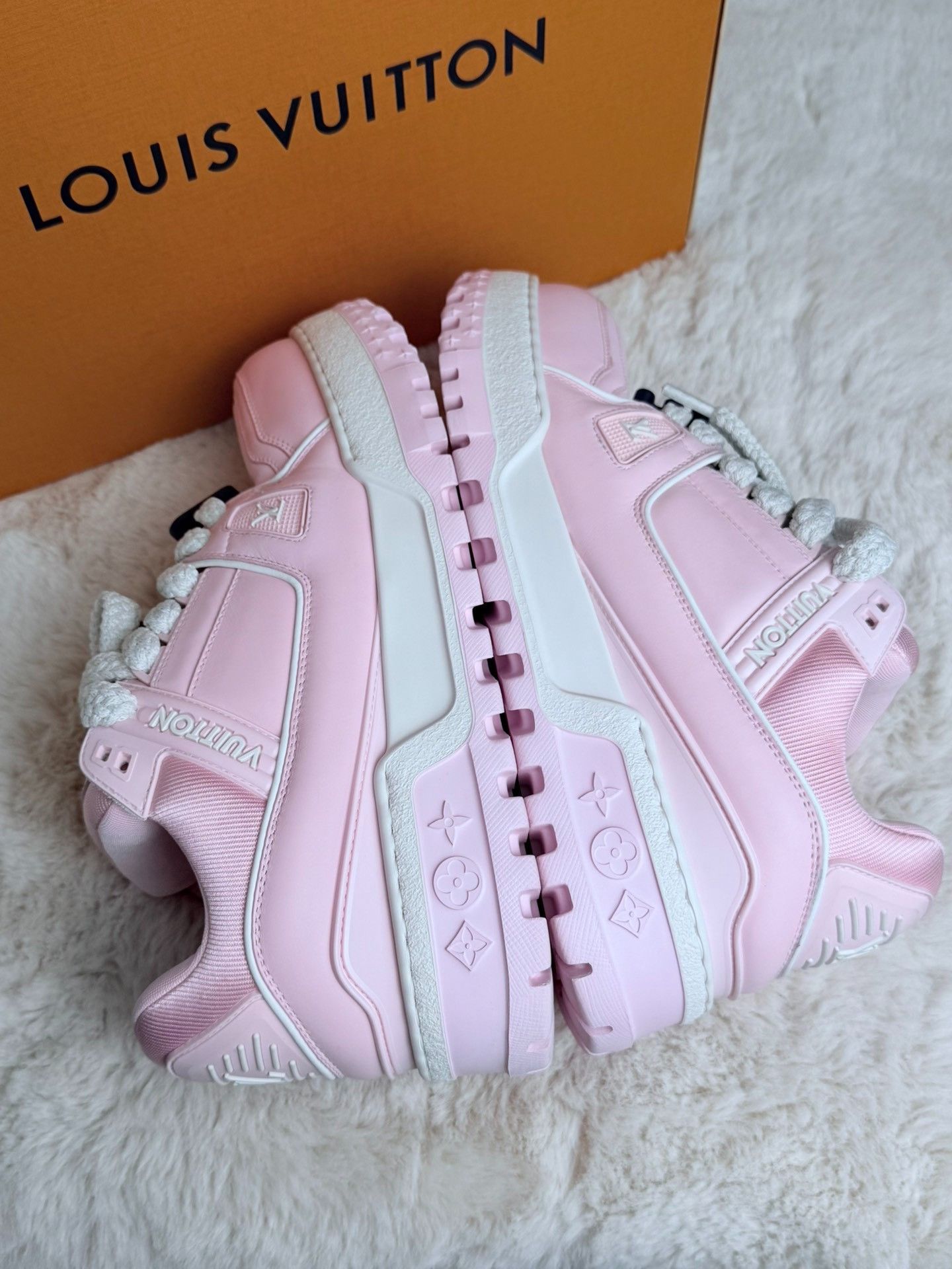 Louis Vuitton Louis Vuitton AIR MAX Pink Lowtop Sneakers us_7 Women Size US 7 / IT 37 - 6 Thumbnail