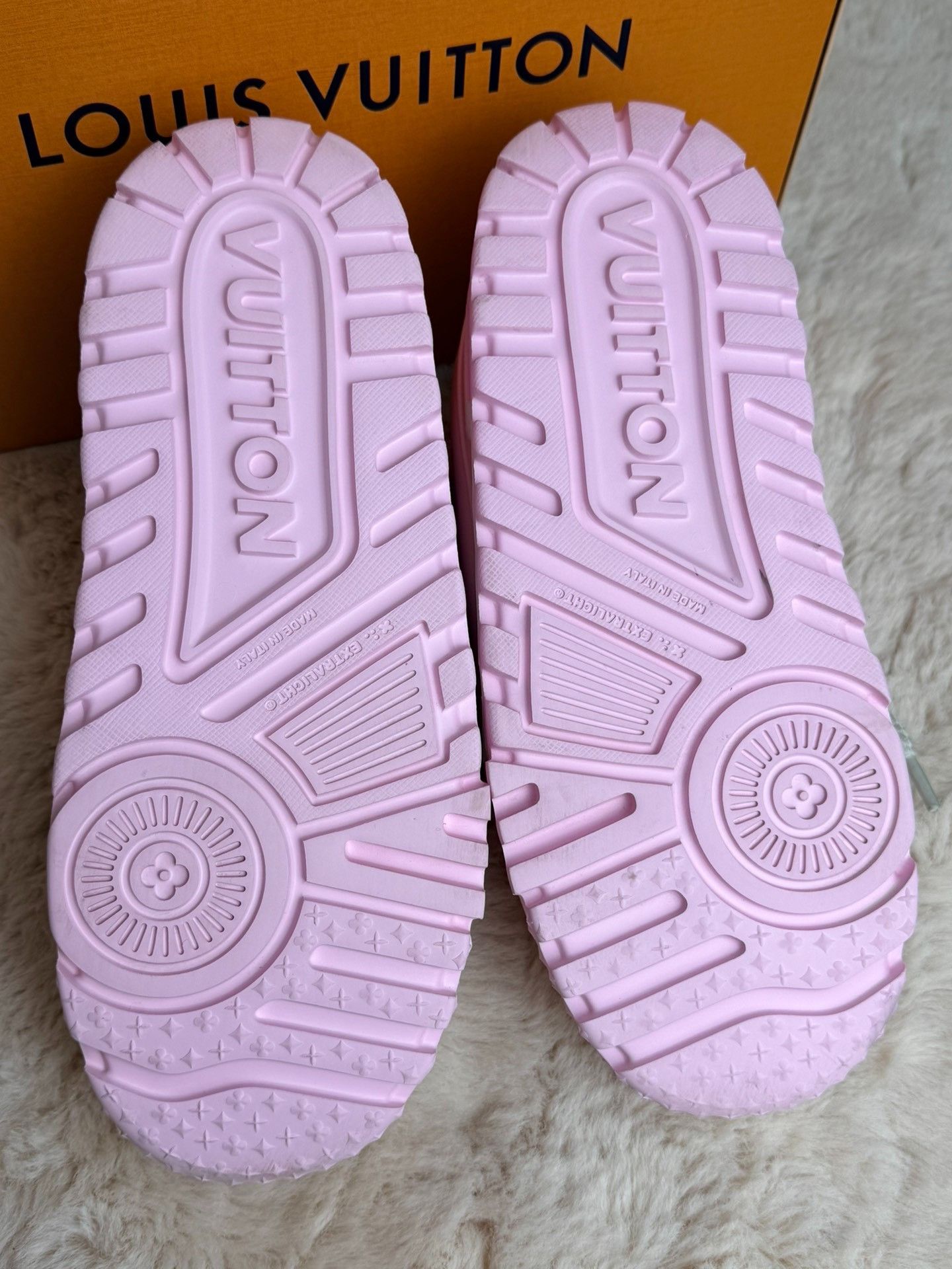 Louis Vuitton Louis Vuitton AIR MAX Pink Lowtop Sneakers us_7 Women Size US 7 / IT 37 - 9 Thumbnail