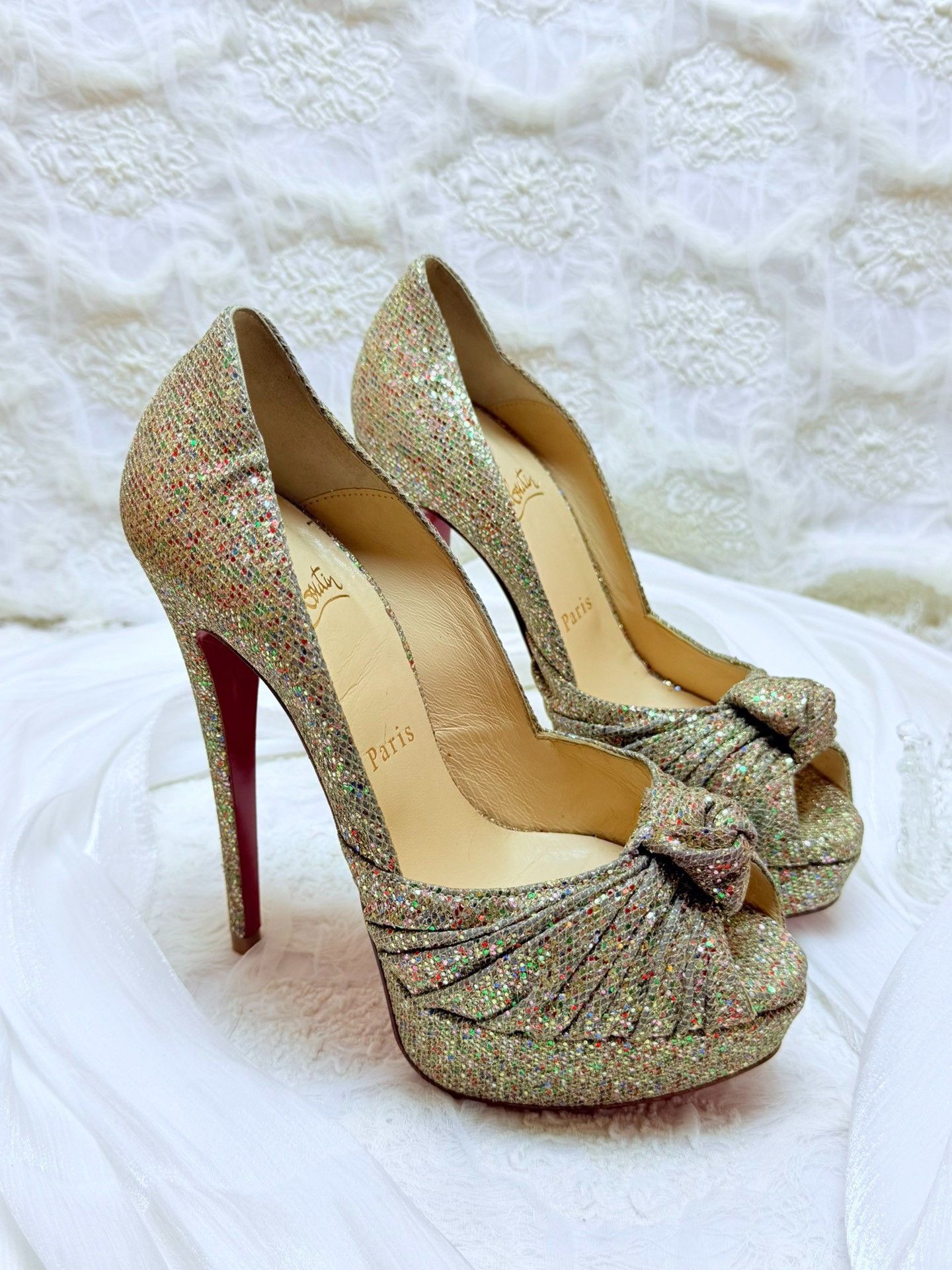 Christian Louboutin Christian Louboutin Gold Lowtop Sneakers us_6 Women Size US 6 / IT 36 - 3 Thumbnail