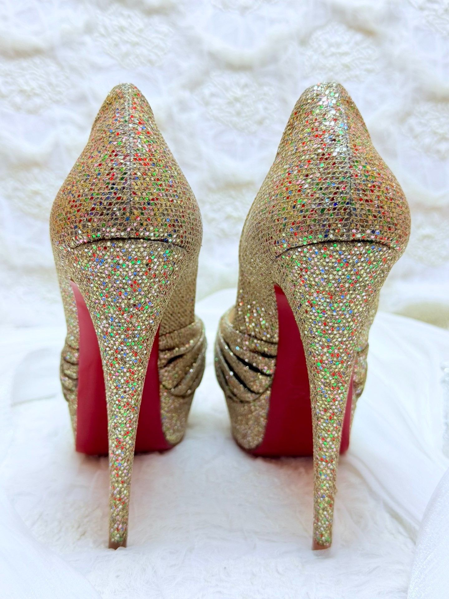 Christian Louboutin Christian Louboutin Gold Lowtop Sneakers us_6 Women Size US 6 / IT 36 - 4 Thumbnail