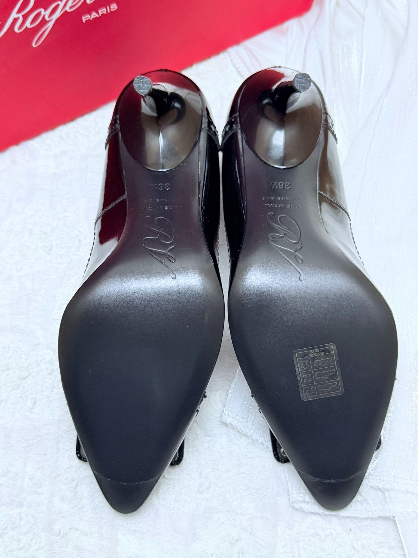 Roger Vivier Roger Vivier Retro Black Lowtop Sneakers us_6-5 Women Size US 6.5 / IT 36.5 - 5 Thumbnail