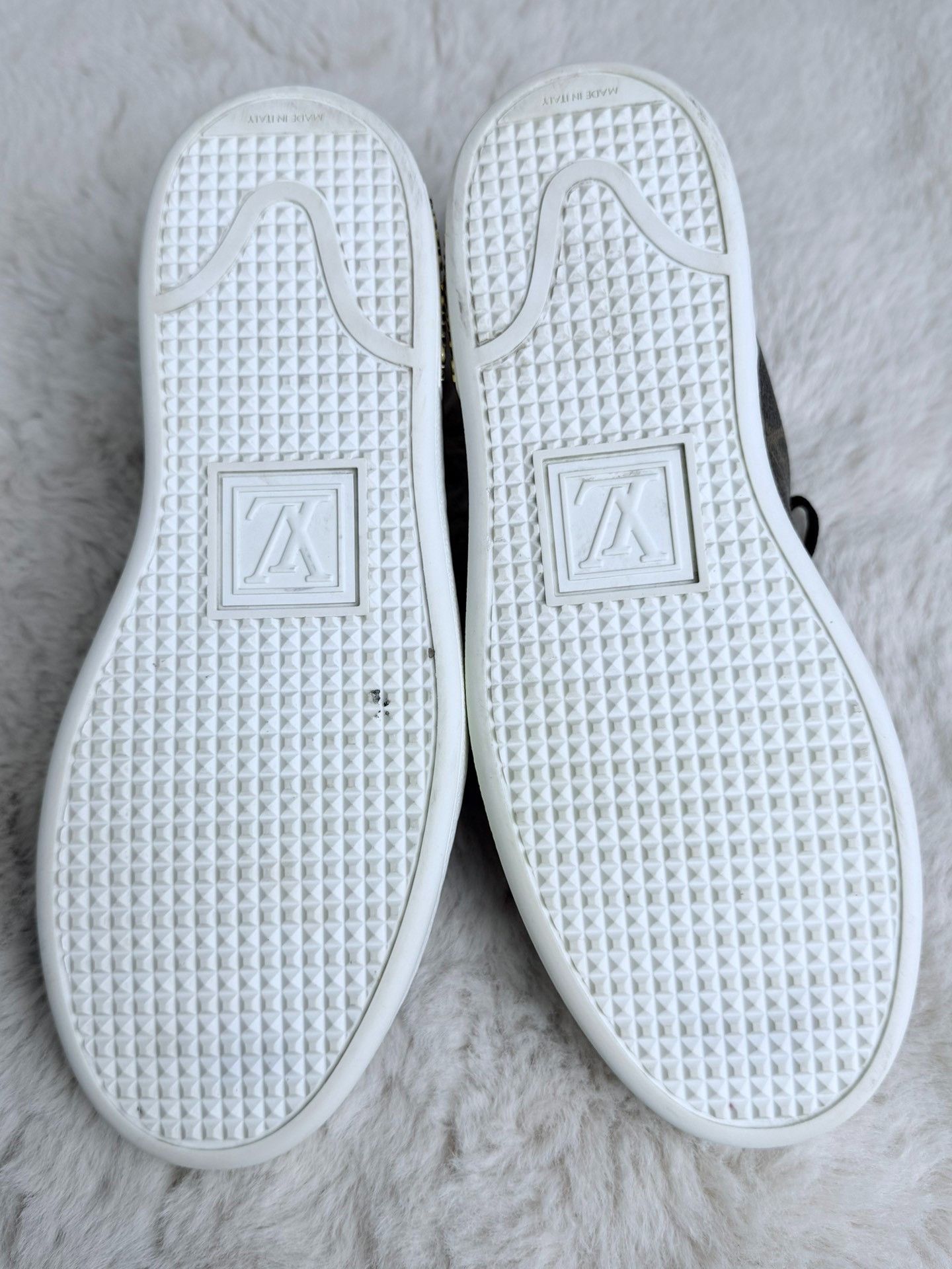Louis Vuitton Louis Vuitton White Lowtop Sneakers us_6 Women Size US 6 / IT 36 - 7 Thumbnail