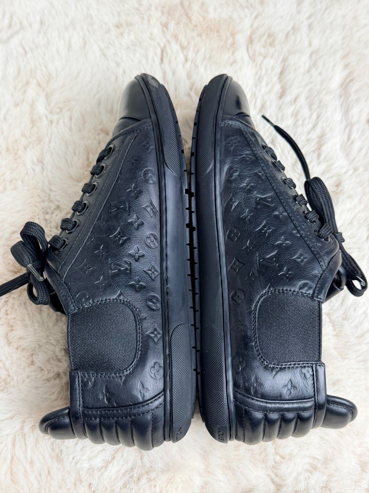 Louis Vuitton Louis Vuitton Black Lowtop Sneakers us_7 Women Size US 7 / IT 37 - 6 Thumbnail