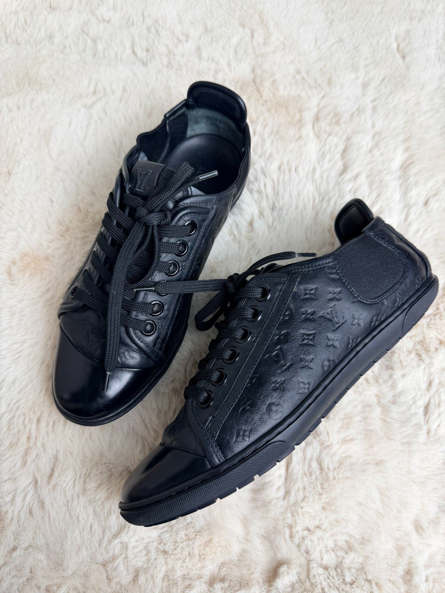 Louis Vuitton Louis Vuitton Black Lowtop Sneakers us_7 Women Size US 7 / IT 37 - 3 Thumbnail
