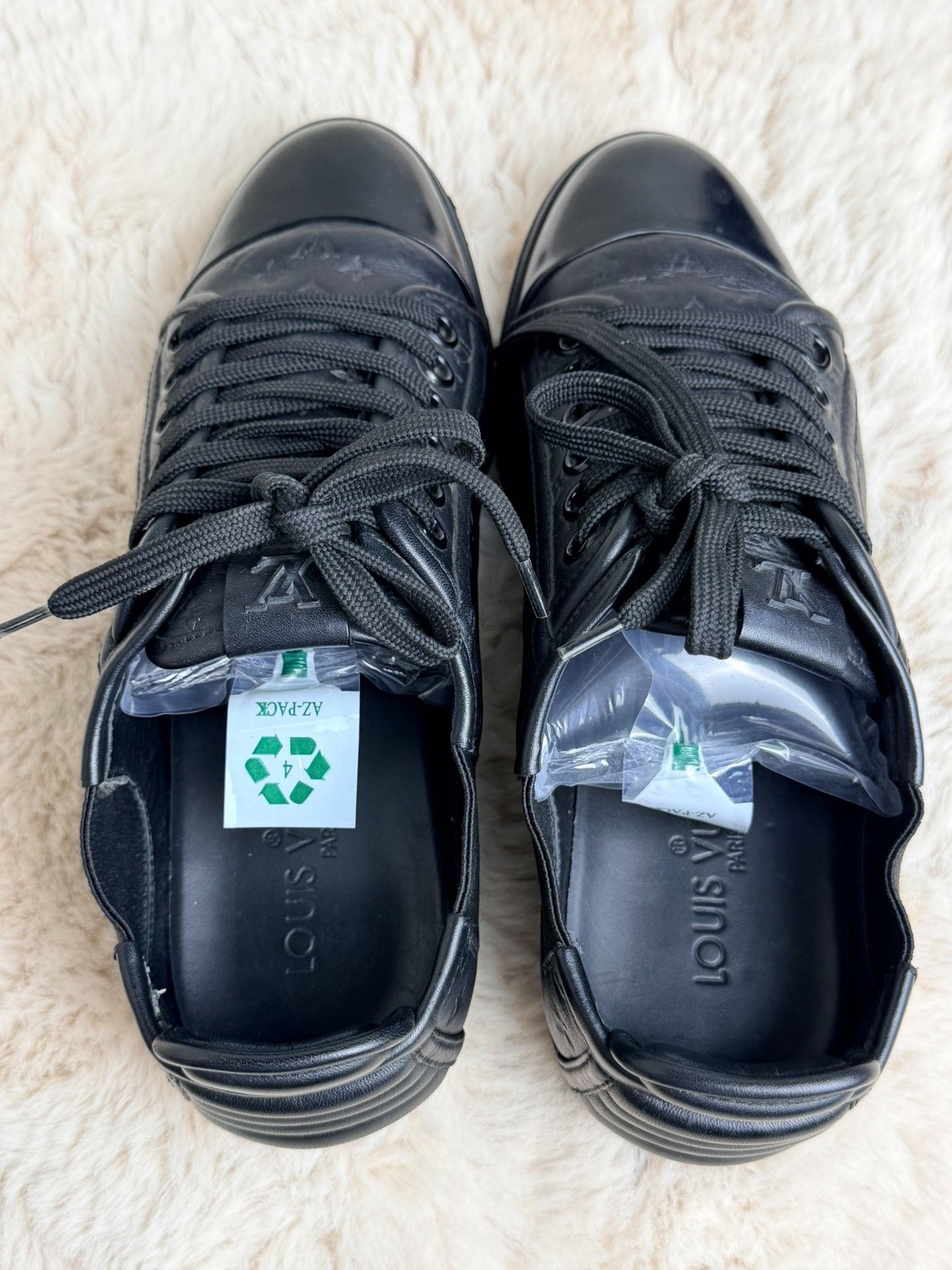 Louis Vuitton Louis Vuitton Black Lowtop Sneakers us_7 Women Size US 7 / IT 37 - 5 Thumbnail