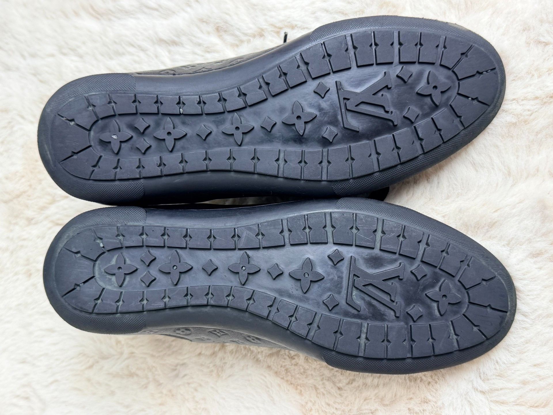 Louis Vuitton Louis Vuitton Black Lowtop Sneakers us_7 Women Size US 7 / IT 37 - 8 Thumbnail