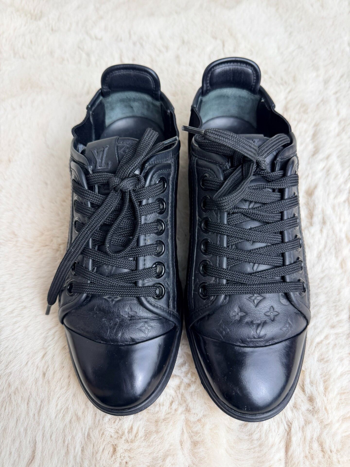 Louis Vuitton Louis Vuitton Black Lowtop Sneakers us_7 Women Size US 7 / IT 37 - 4 Thumbnail