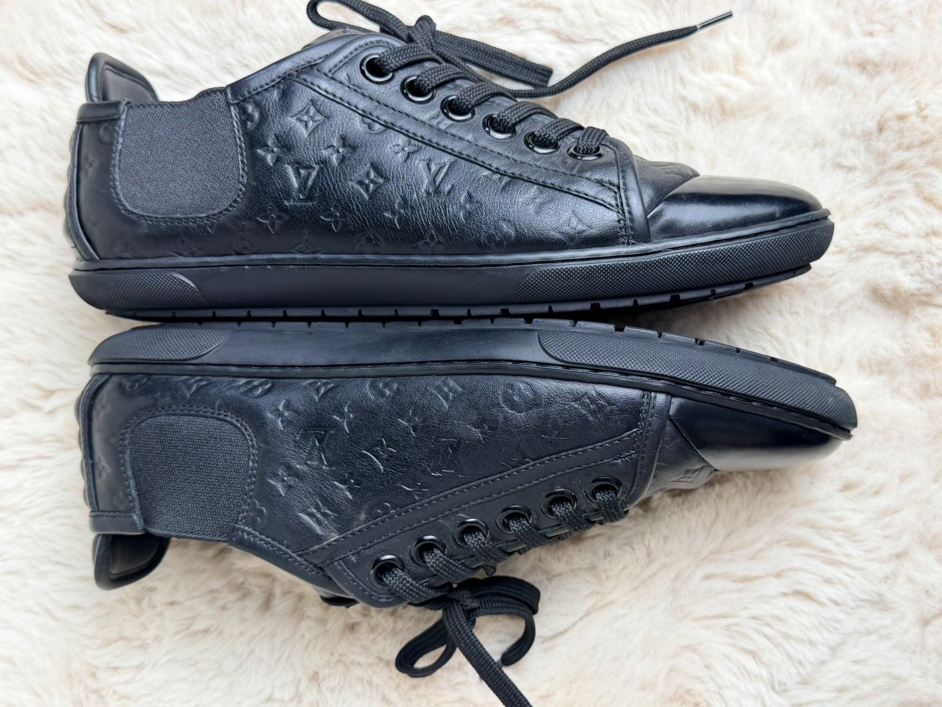 Louis Vuitton Louis Vuitton Black Lowtop Sneakers us_7 Women Size US 7 / IT 37 - 7 Thumbnail