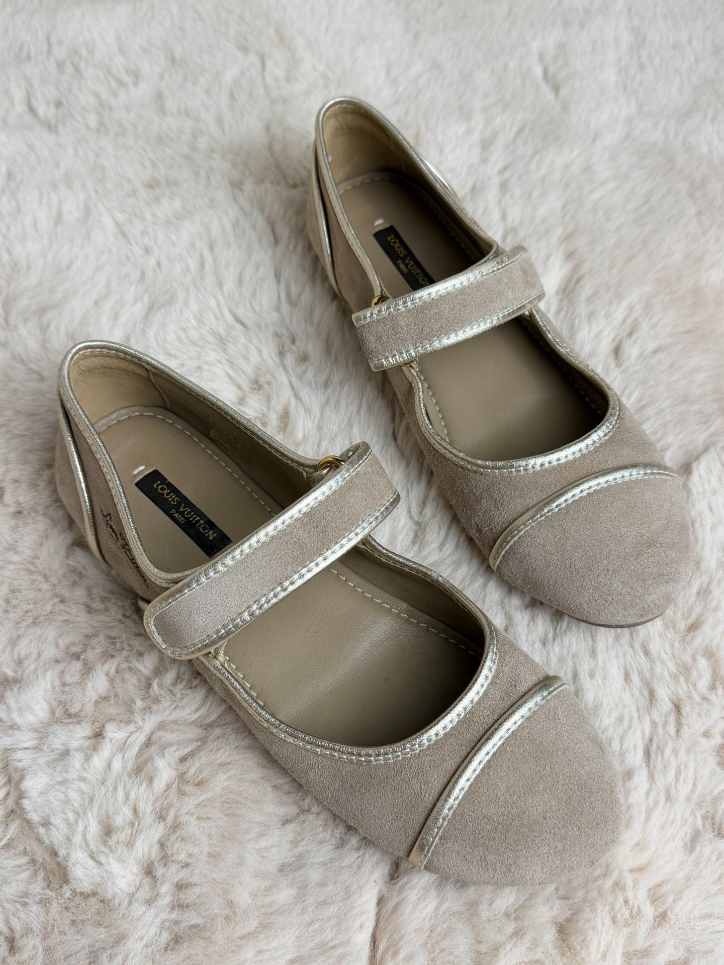 Louis Vuitton Louis Vuitton Suede Lowtop Sneakers us_6 Women Size US 6 / IT 36 - 6 Thumbnail