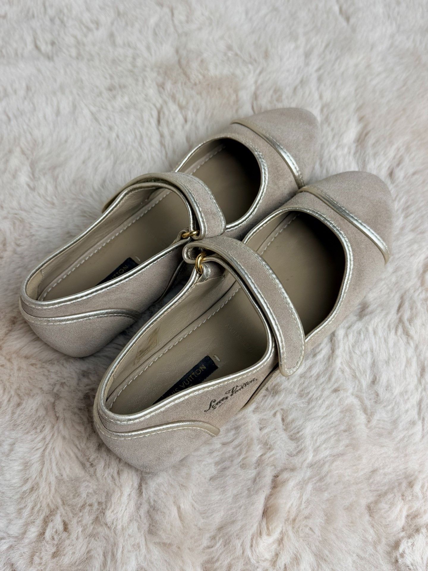 Louis Vuitton Louis Vuitton Suede Lowtop Sneakers us_6 Women Size US 6 / IT 36 - 2 Thumbnail