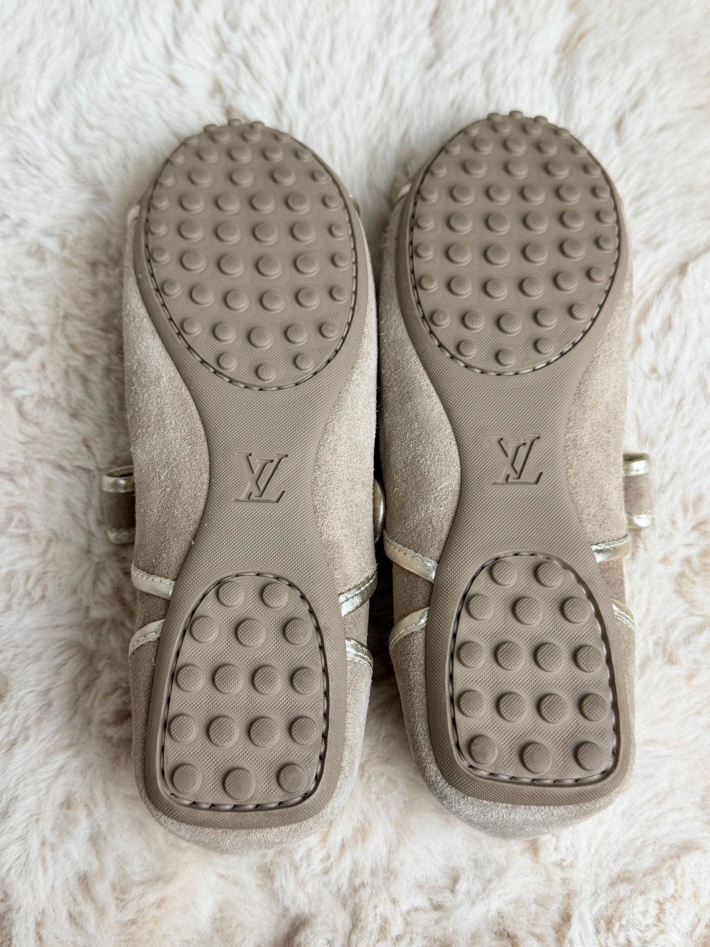 Louis Vuitton Louis Vuitton Suede Lowtop Sneakers us_6 Women Size US 6 / IT 36 - 5 Thumbnail