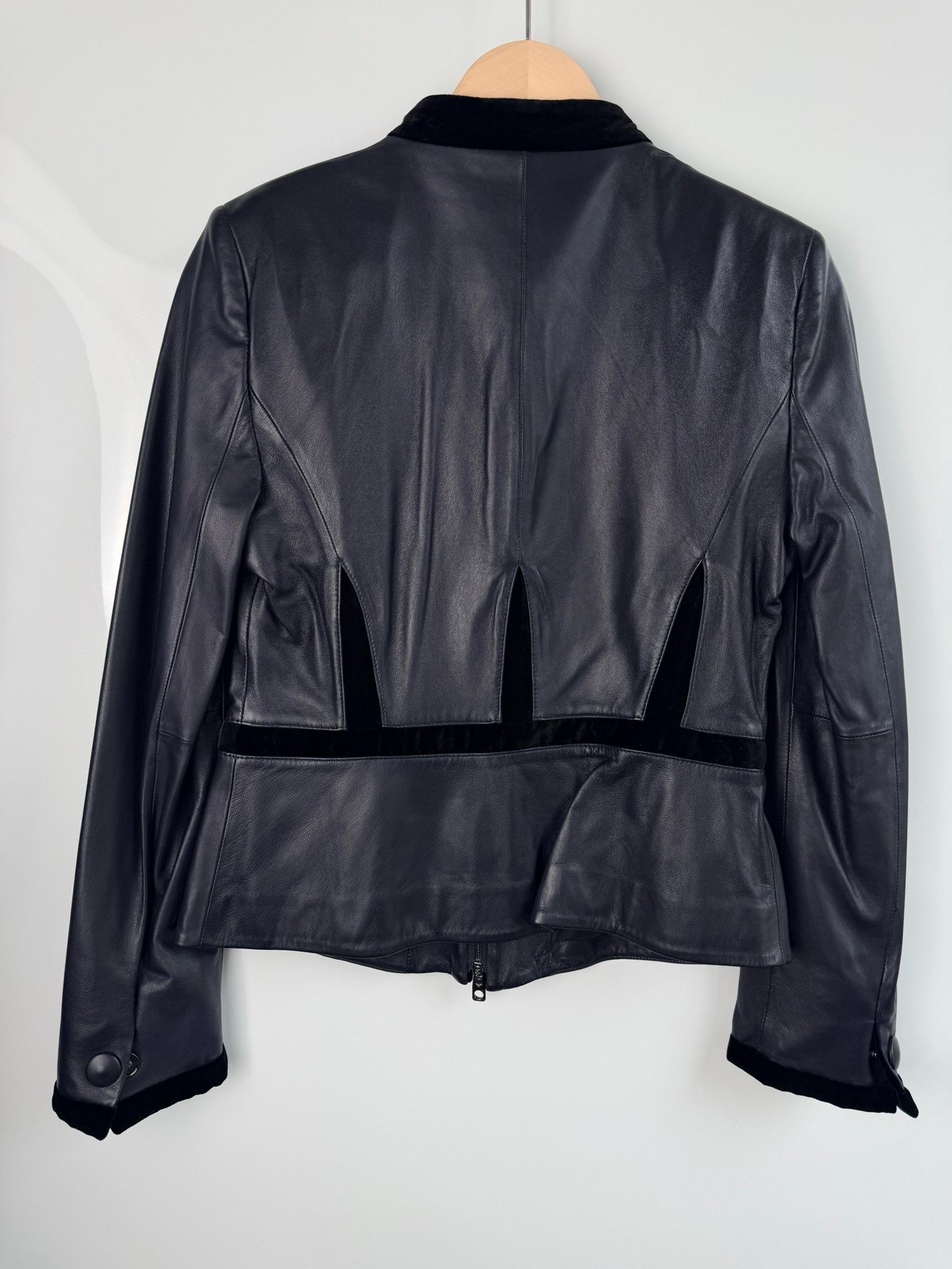 Emporio Armani Emporio Armani Black Leather Jacket it_44 Women Size M / US 6-8 / IT 42-44 - 2 Thumbnail