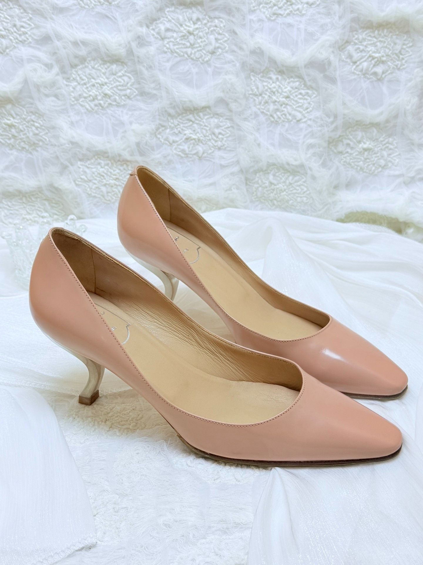 Roger Vivier Roger Vivier Retro Lowtop Sneakers us_6 Women Size US 6 / IT 36 - 2 Thumbnail