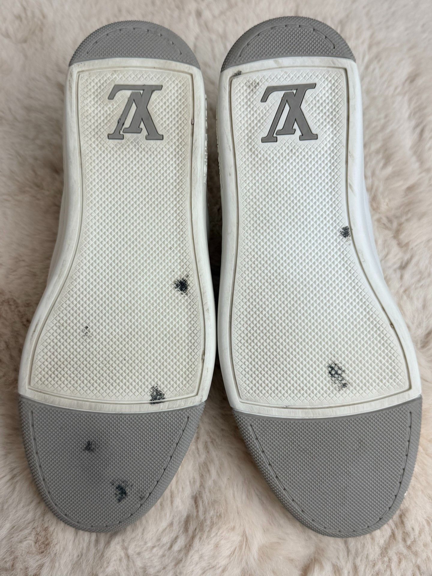 Louis Vuitton Louis Vuitton White Lowtop Sneakers 5 Men Size US 5 / EU 37 - 7 Thumbnail
