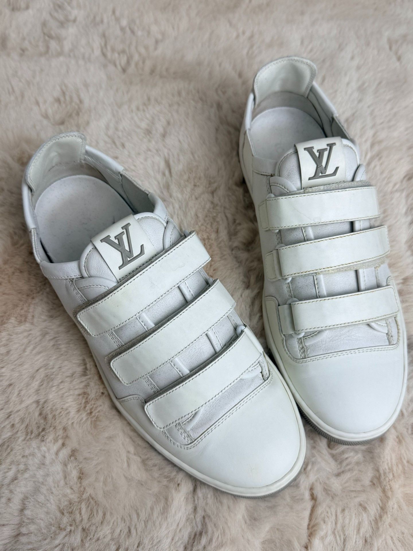 Louis Vuitton Louis Vuitton White Lowtop Sneakers 5 Men Size US 5 / EU 37 - 2 Thumbnail