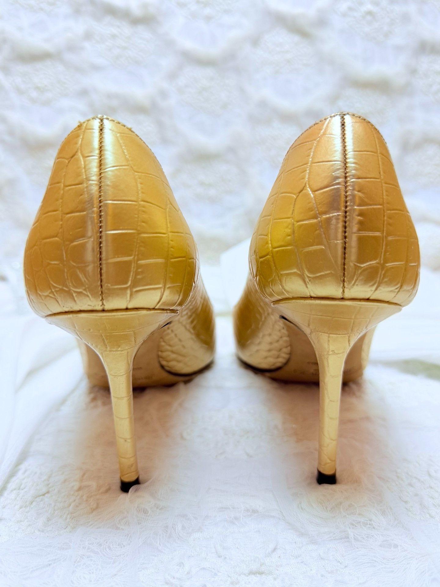 Jimmy Choo Jimmy Choo Gold Lowtop Sneakers us_6 Women Size US 6 / IT 36 - 4 Thumbnail