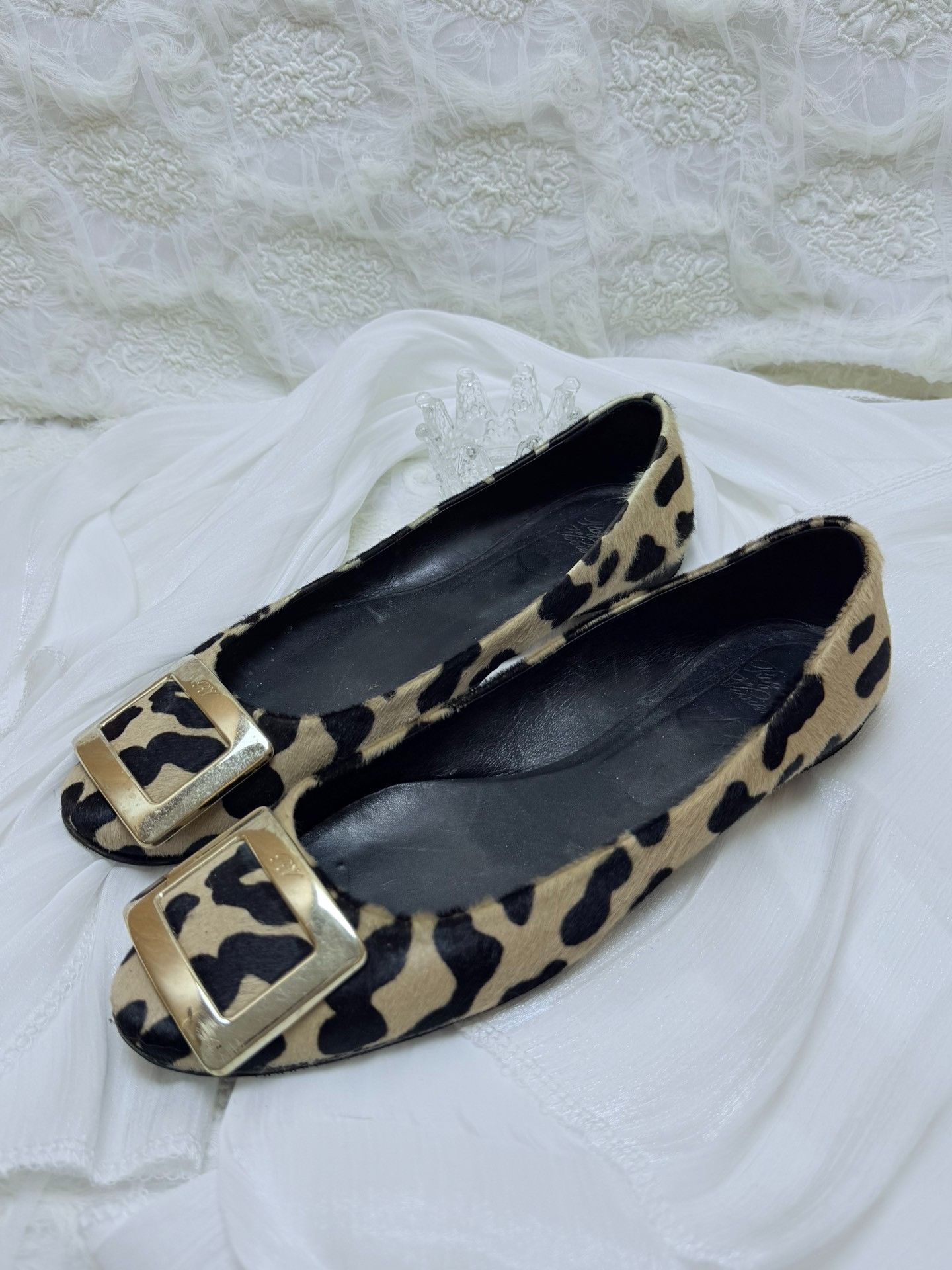 Roger Vivier Roger Vivier Retro Gold Lowtop Sneakers us_7-5 Women Size US 7.5 / IT 37.5 - 2 Thumbnail