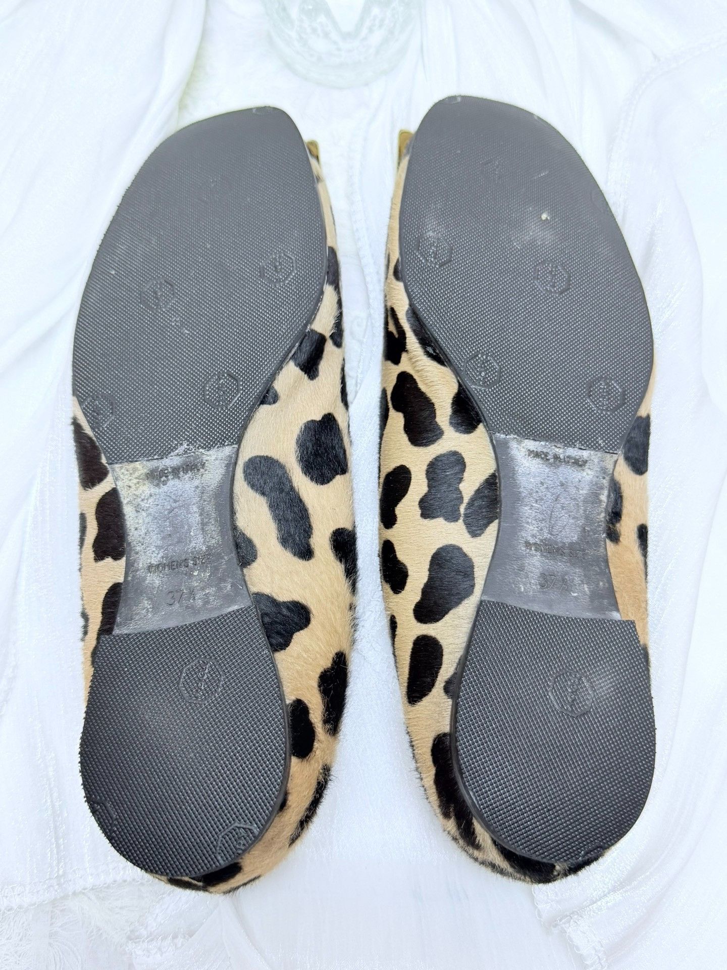 Roger Vivier Roger Vivier Retro Gold Lowtop Sneakers us_7-5 Women Size US 7.5 / IT 37.5 - 7 Thumbnail