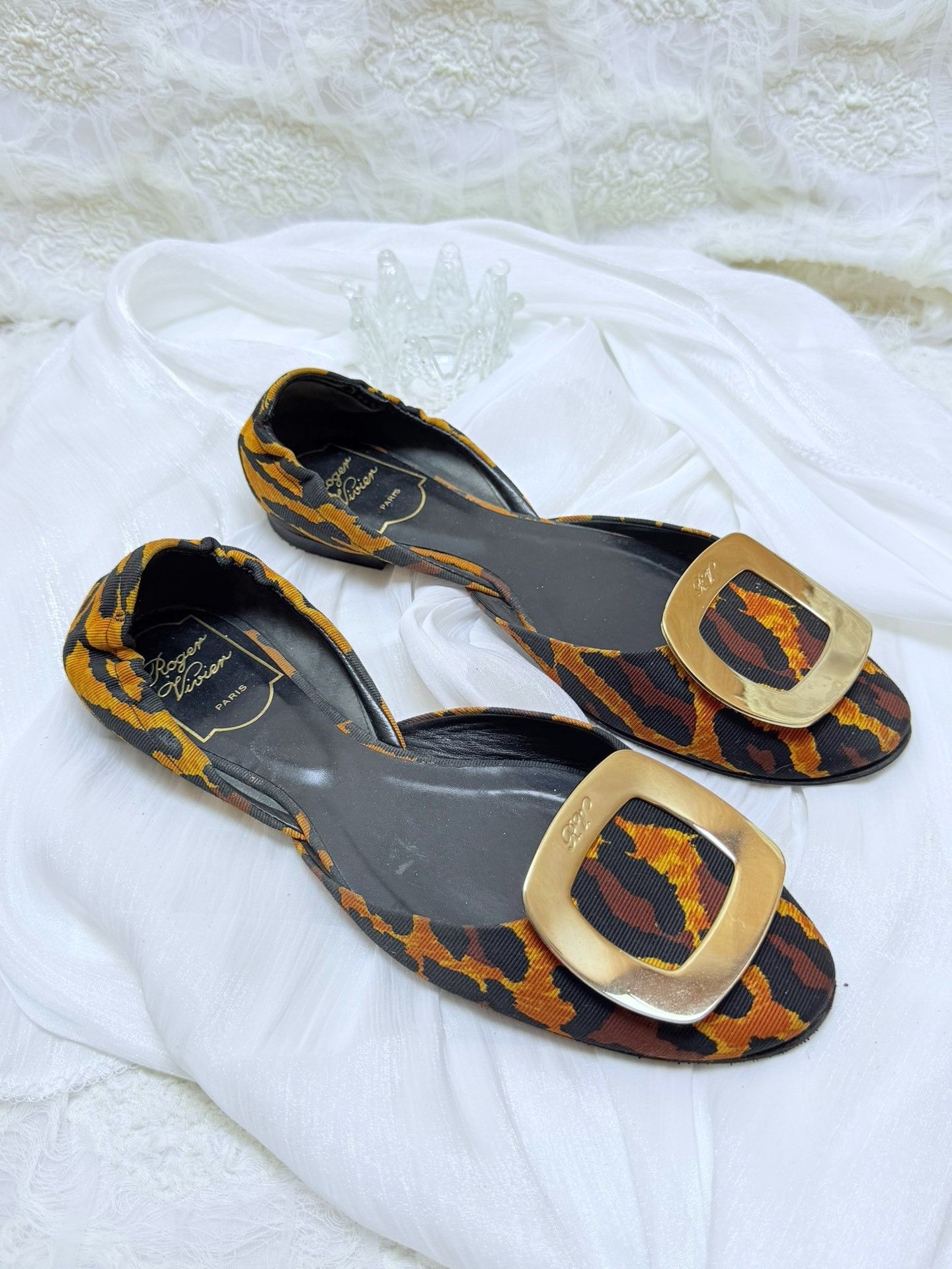 Roger Vivier Roger Vivier Retro Gold Lowtop Sneakers us_6 Women Size US 6 / IT 36 - 2 Thumbnail
