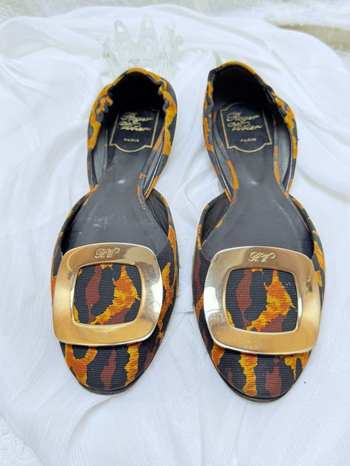 Roger Vivier Roger Vivier Retro Gold Lowtop Sneakers us_6 Women Size US 6 / IT 36 - 3 Thumbnail