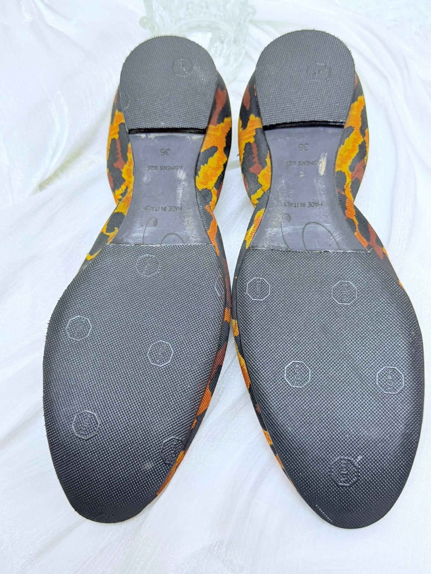 Roger Vivier Roger Vivier Retro Gold Lowtop Sneakers us_6 Women Size US 6 / IT 36 - 5 Thumbnail
