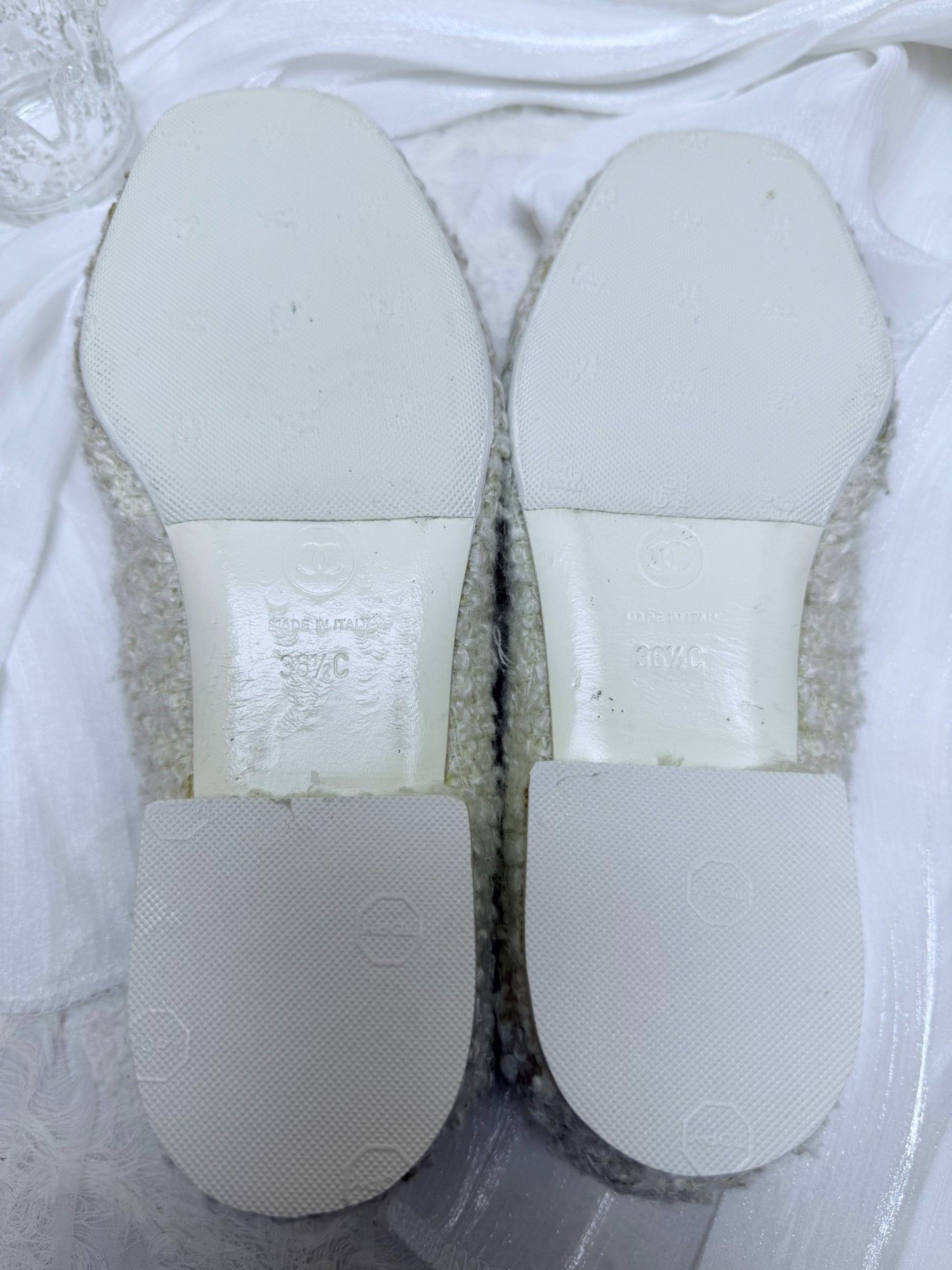 Chanel Chanel Retro Gold Lowtop Sneakers us_6-5 Women Size US 6.5 / IT 36.5 - 7 Thumbnail