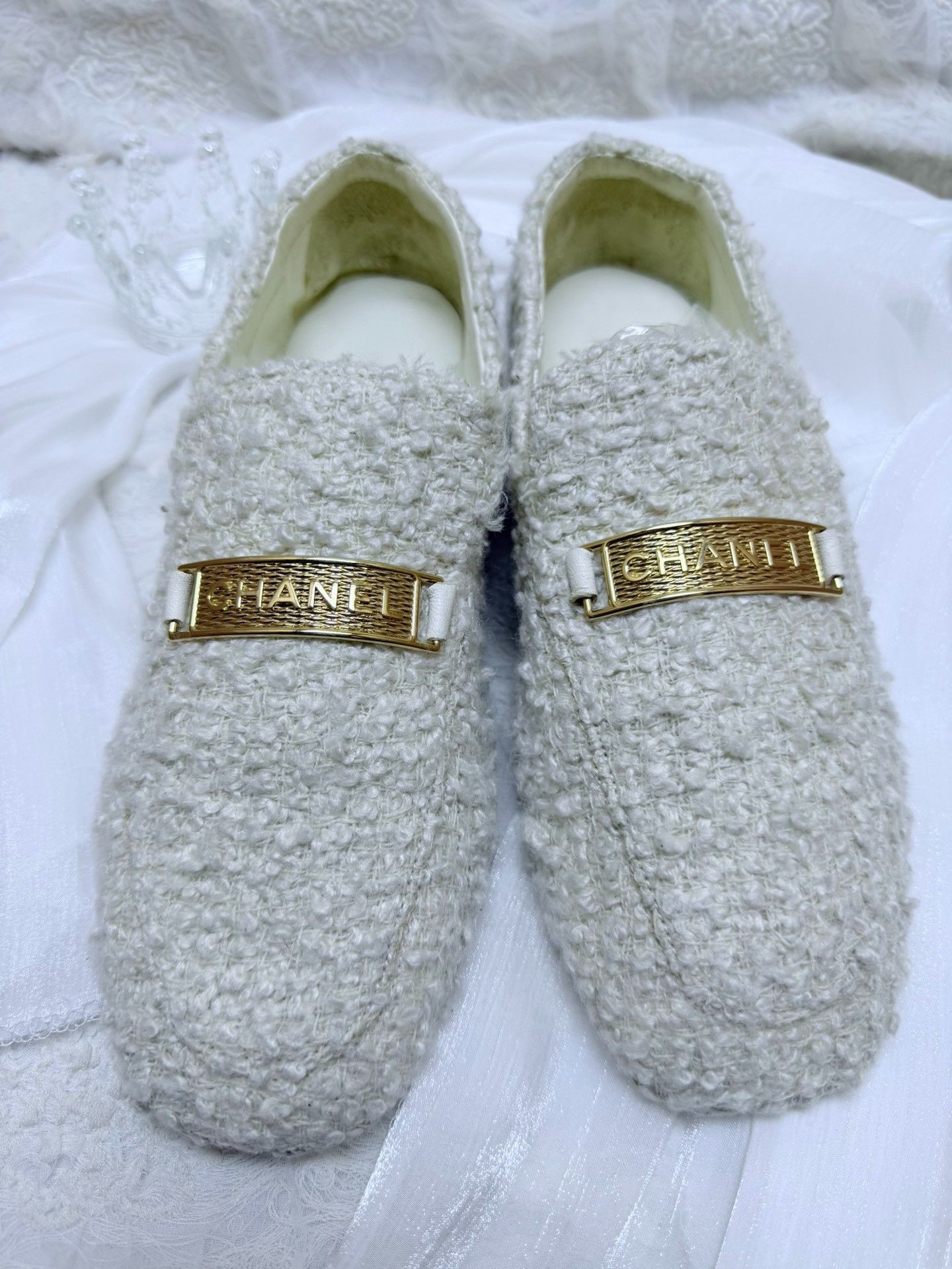 Chanel Chanel Retro Gold Lowtop Sneakers us_6-5 Women Size US 6.5 / IT 36.5 - 3 Thumbnail