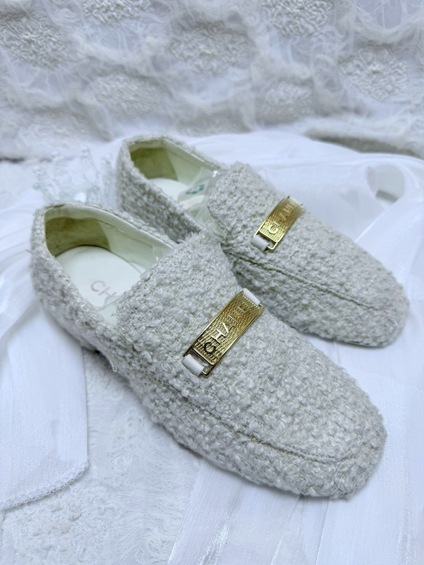 Chanel Chanel Retro Gold Lowtop Sneakers us_6-5 Women Size US 6.5 / IT 36.5 - 2 Thumbnail