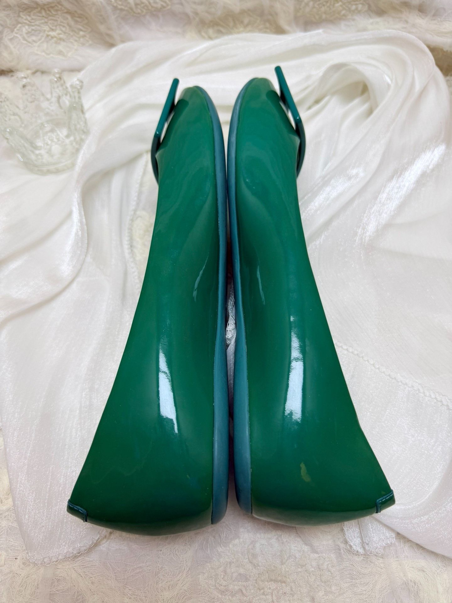 Roger Vivier Roger Vivier Retro Green Lowtop Sneakers us_7-5 Women Size US 7.5 / IT 37.5 - 5 Thumbnail