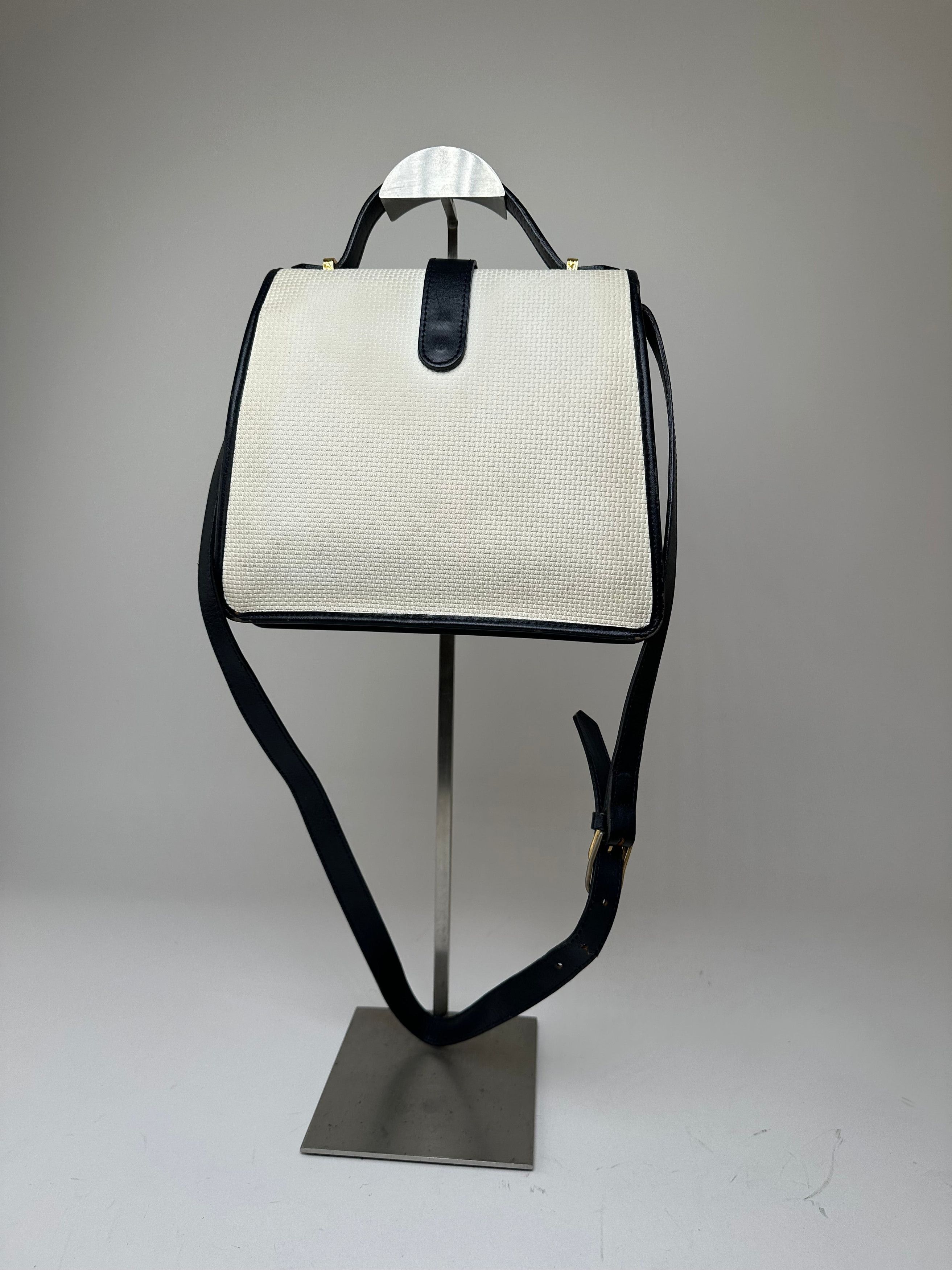Other Vintage Yves Saint Laurent 2Way Canvas Leather Flap Bag Whit Size ONE SIZE - 2 Thumbnail