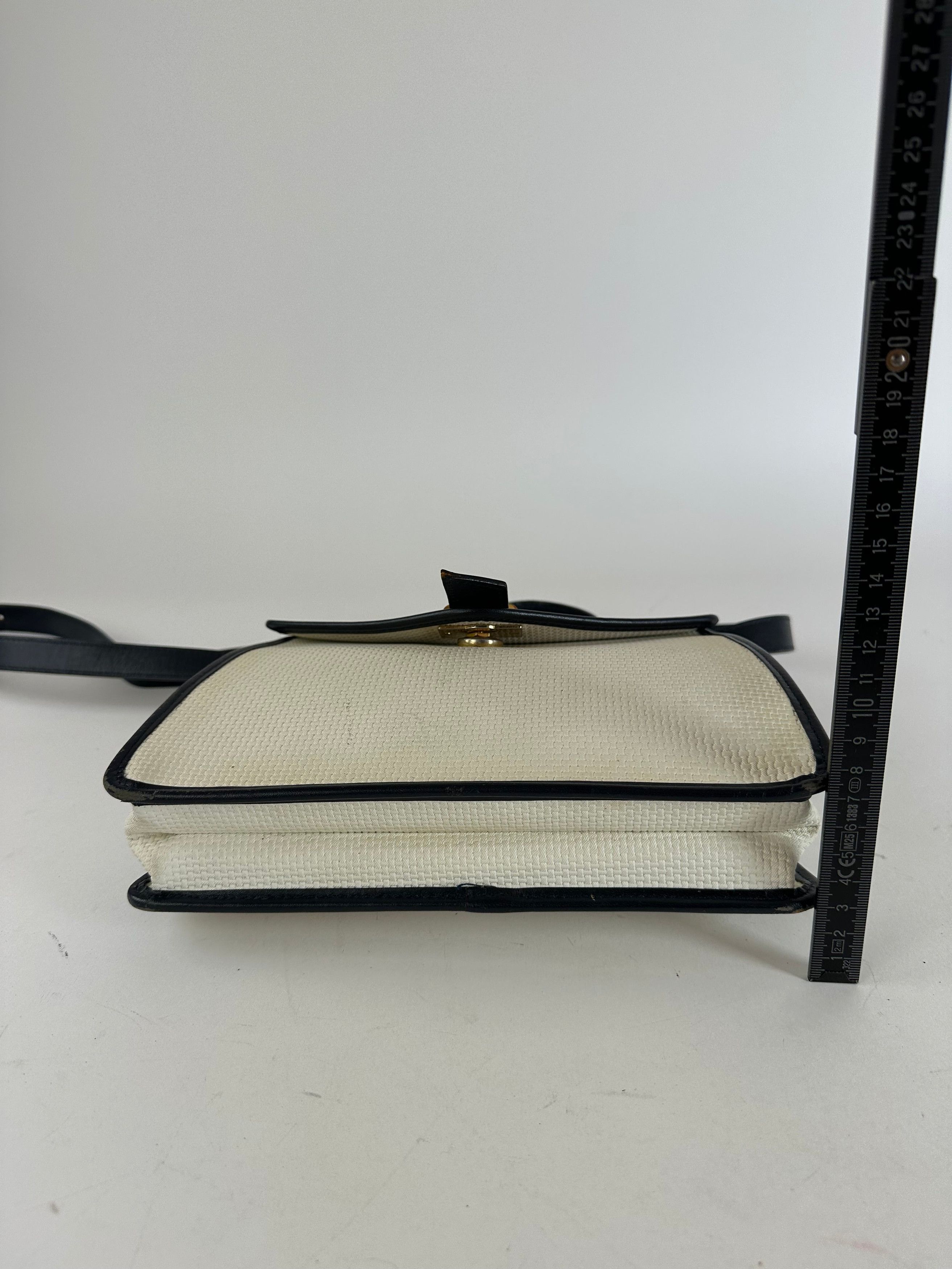 Other Vintage Yves Saint Laurent 2Way Canvas Leather Flap Bag Whit Size ONE SIZE - 14 Thumbnail