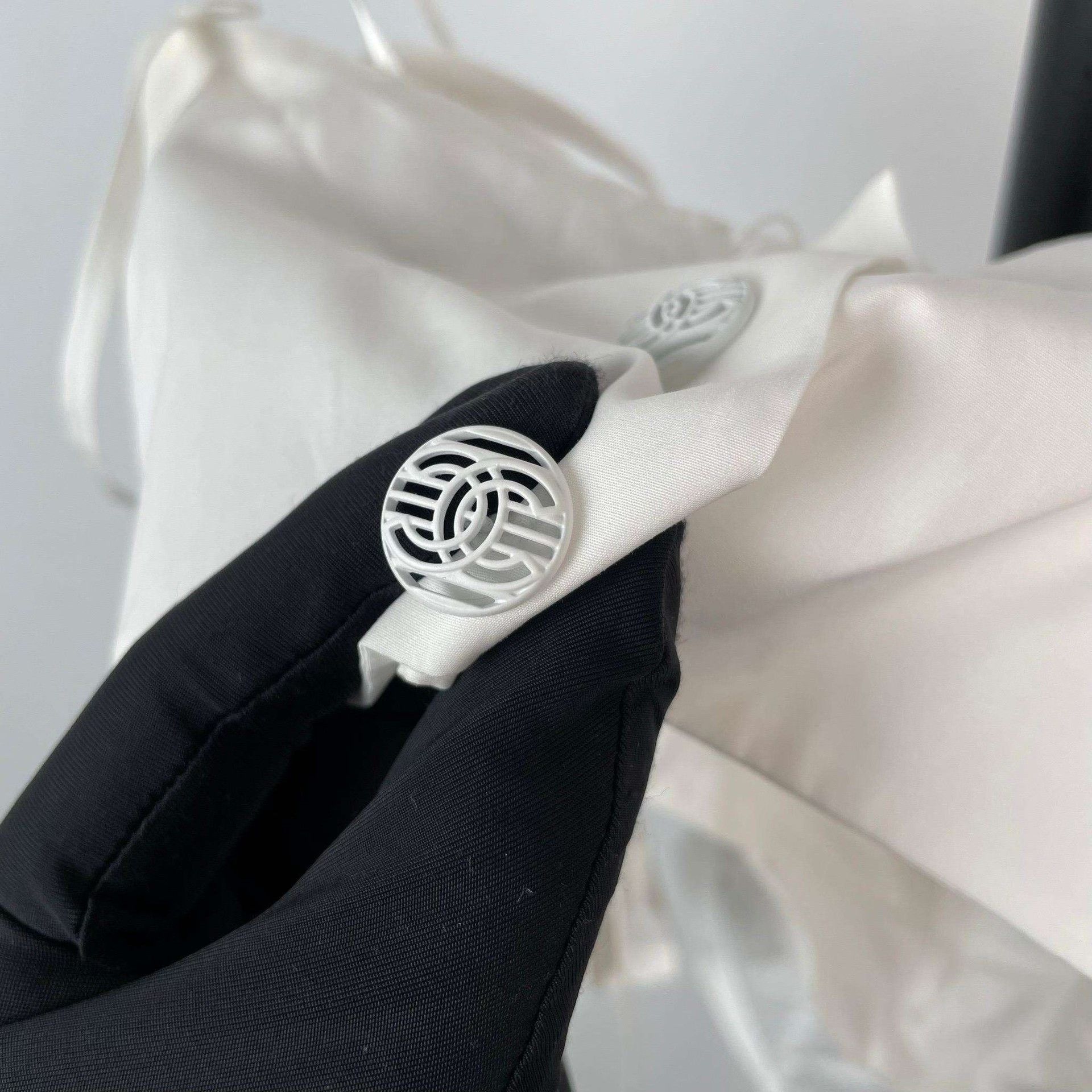 Chanel Chanel White Bow Camisole Size XS / US 0-2 / IT 36-38 - 4 Thumbnail