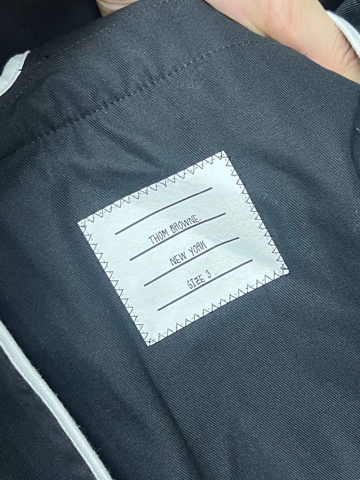 Thom Browne Thom Browne Charcoal Sleeve Badge Suit Size US L / EU 52-54 / 3 - 3 Thumbnail