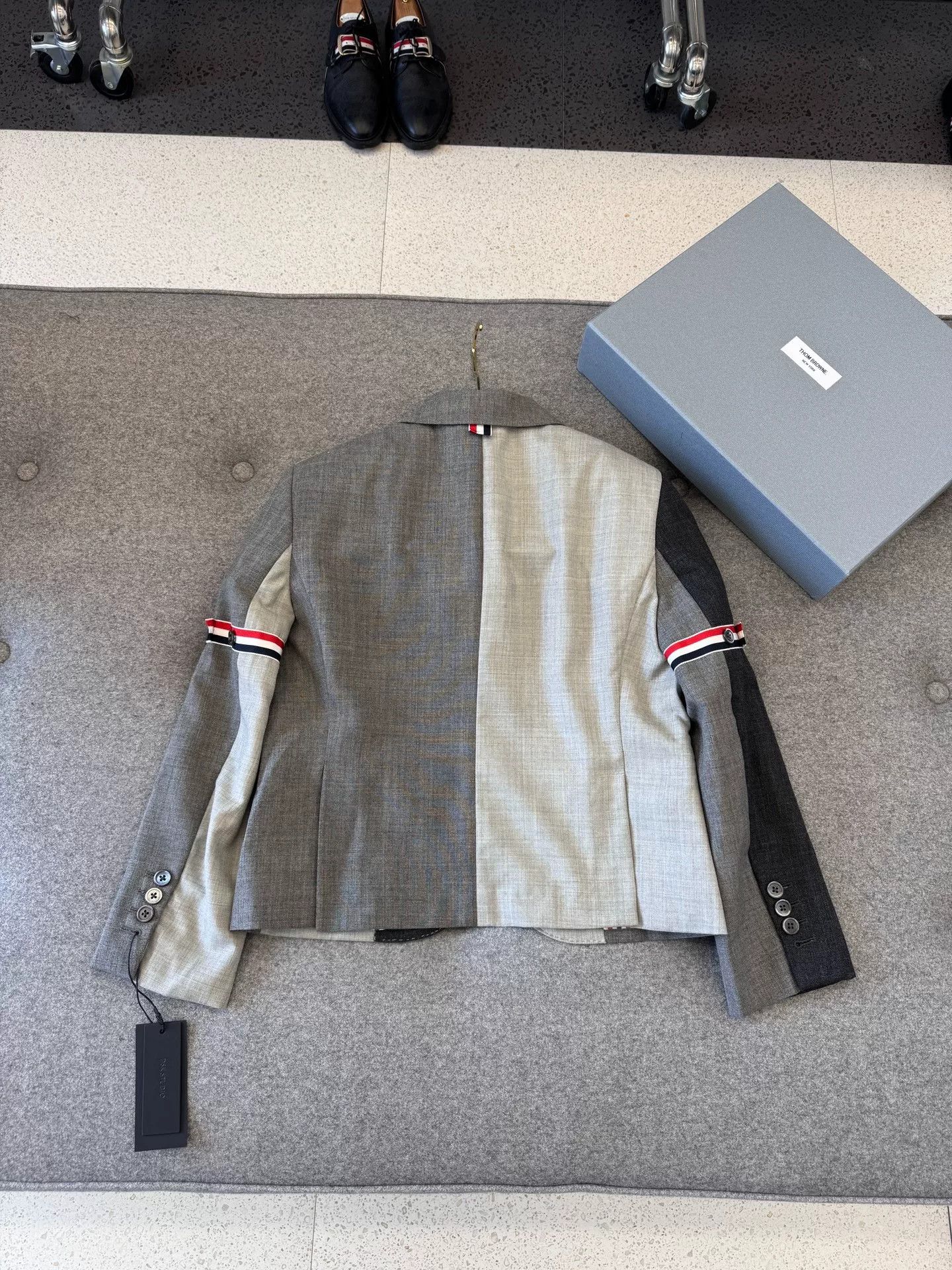 Thom Browne Thom Browne Women's Double Badge Colorblock Blazer Size M / US 6-8 / IT 42-44 - 4 Thumbnail