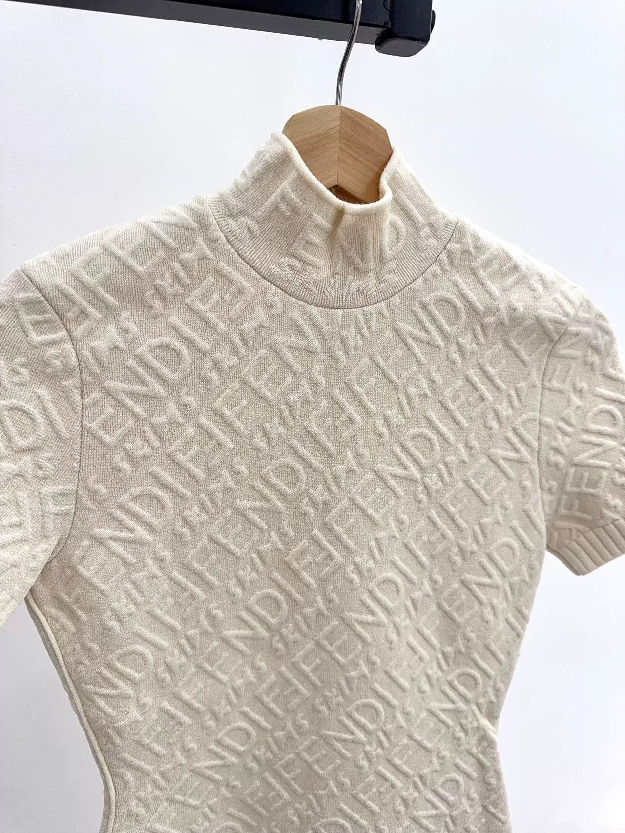 Fendi Fendi Cream Embossed Logo Short Sleeve Dress Size S / US 4 / IT 40 - 5 Thumbnail