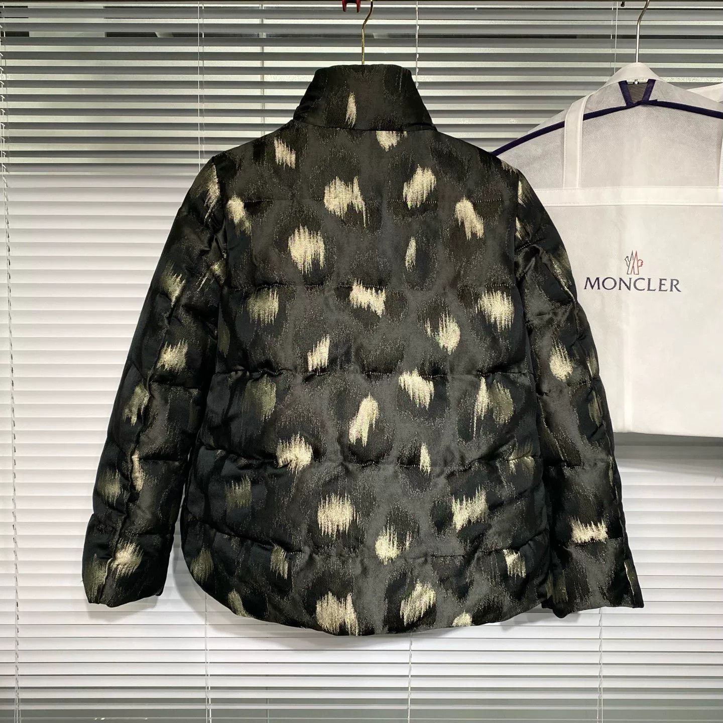 Moncler Moncler Himawari Fine Glitter Down Jacket Size S / US 4 / IT 40 - 2 Thumbnail