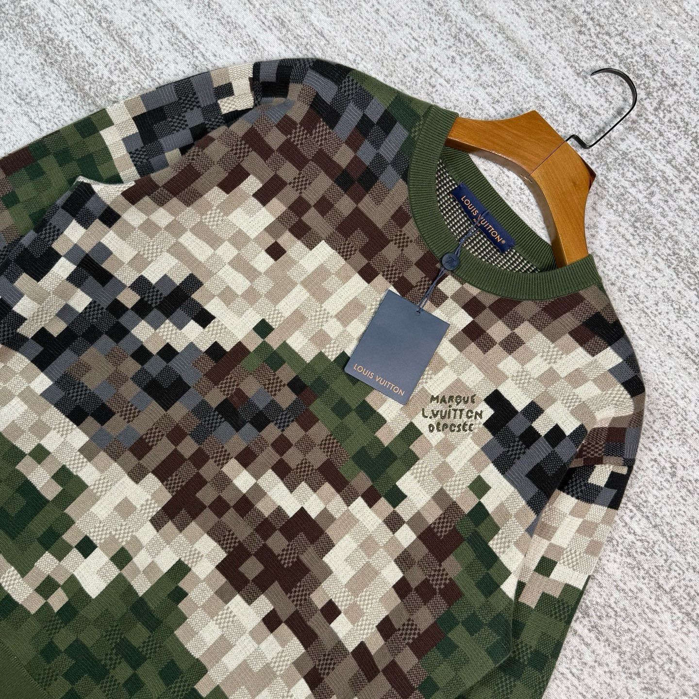 Louis Vuitton Louis Vuitton SS24 Pharrell Camo Sweater Size US S / EU 44-46 / 1 - 3 Thumbnail