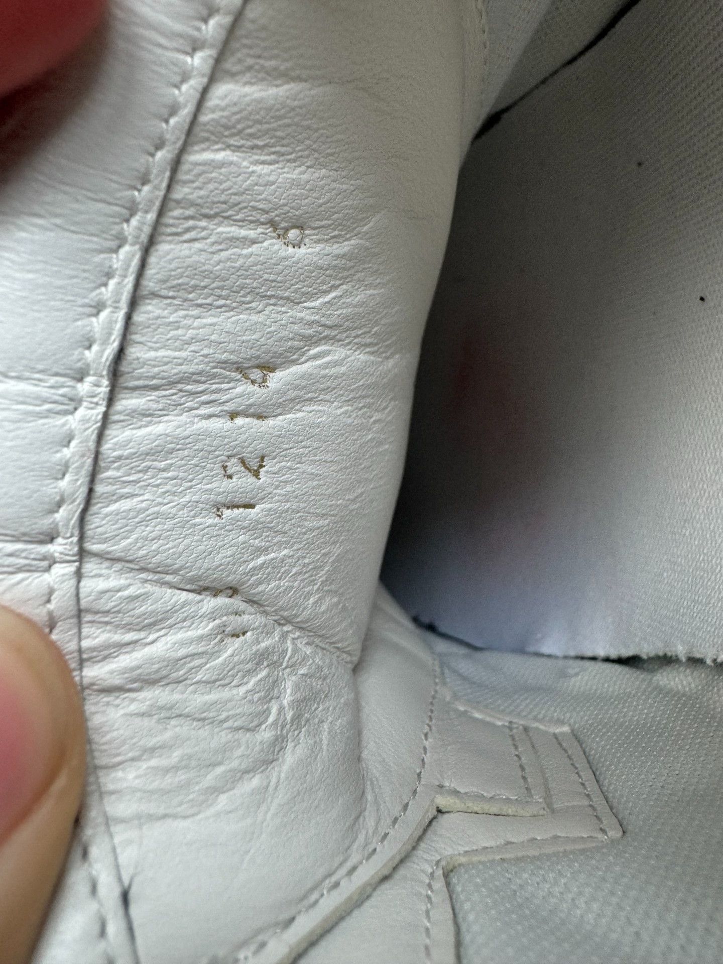 Louis Vuitton Louis Vuitton White Soccer Shoes Size US 7 / EU 40 - 7 Thumbnail