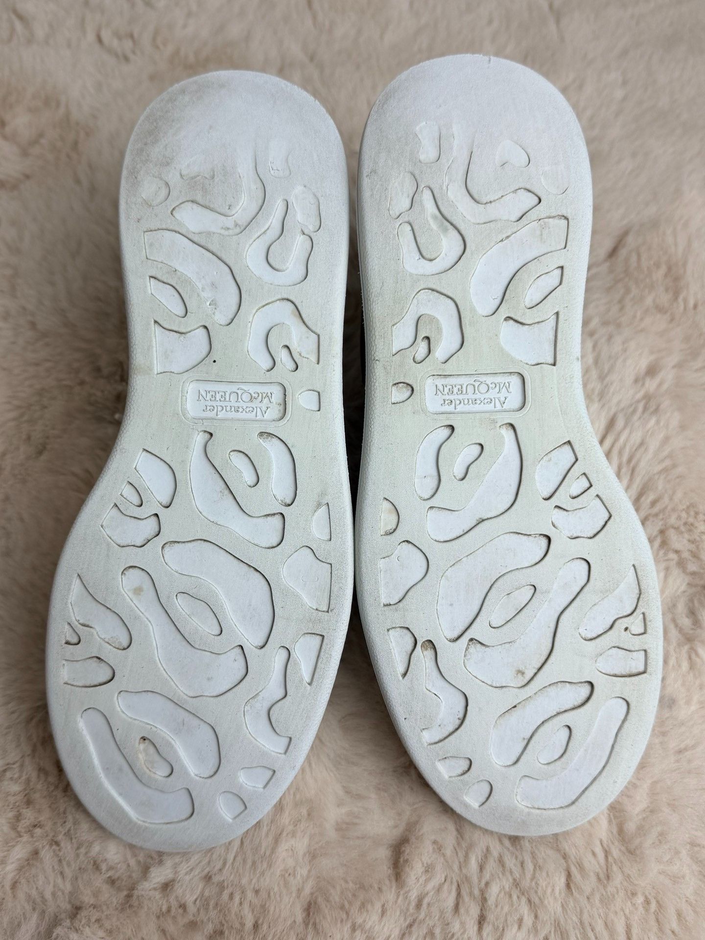 Alexander McQueen Alexander McQueen White Lowtop Sneakers us_8-5 Women Size US 8.5 / IT 38.5 - 8 Thumbnail