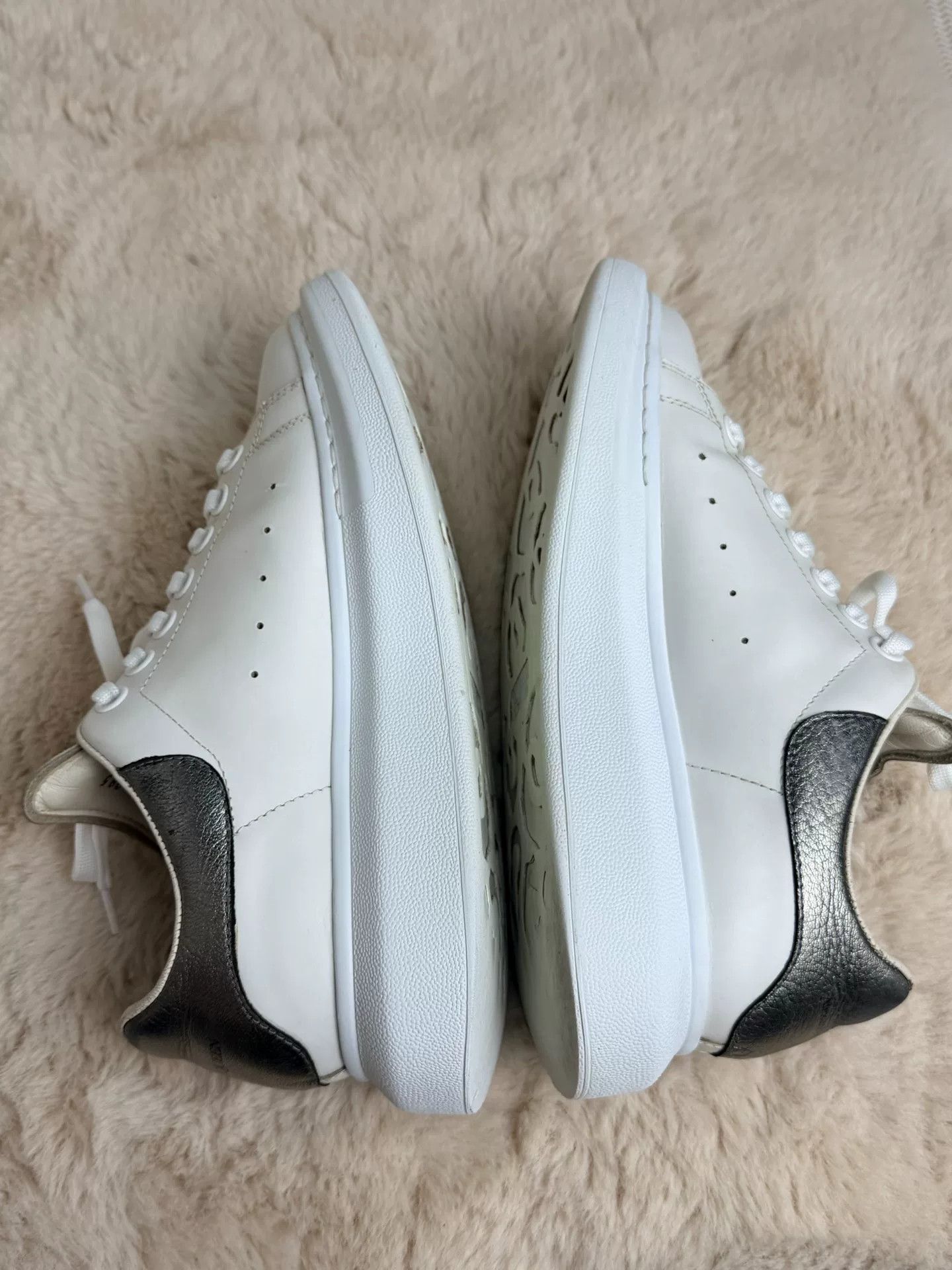 Alexander McQueen Alexander McQueen White Lowtop Sneakers us_8-5 Women Size US 8.5 / IT 38.5 - 6 Thumbnail
