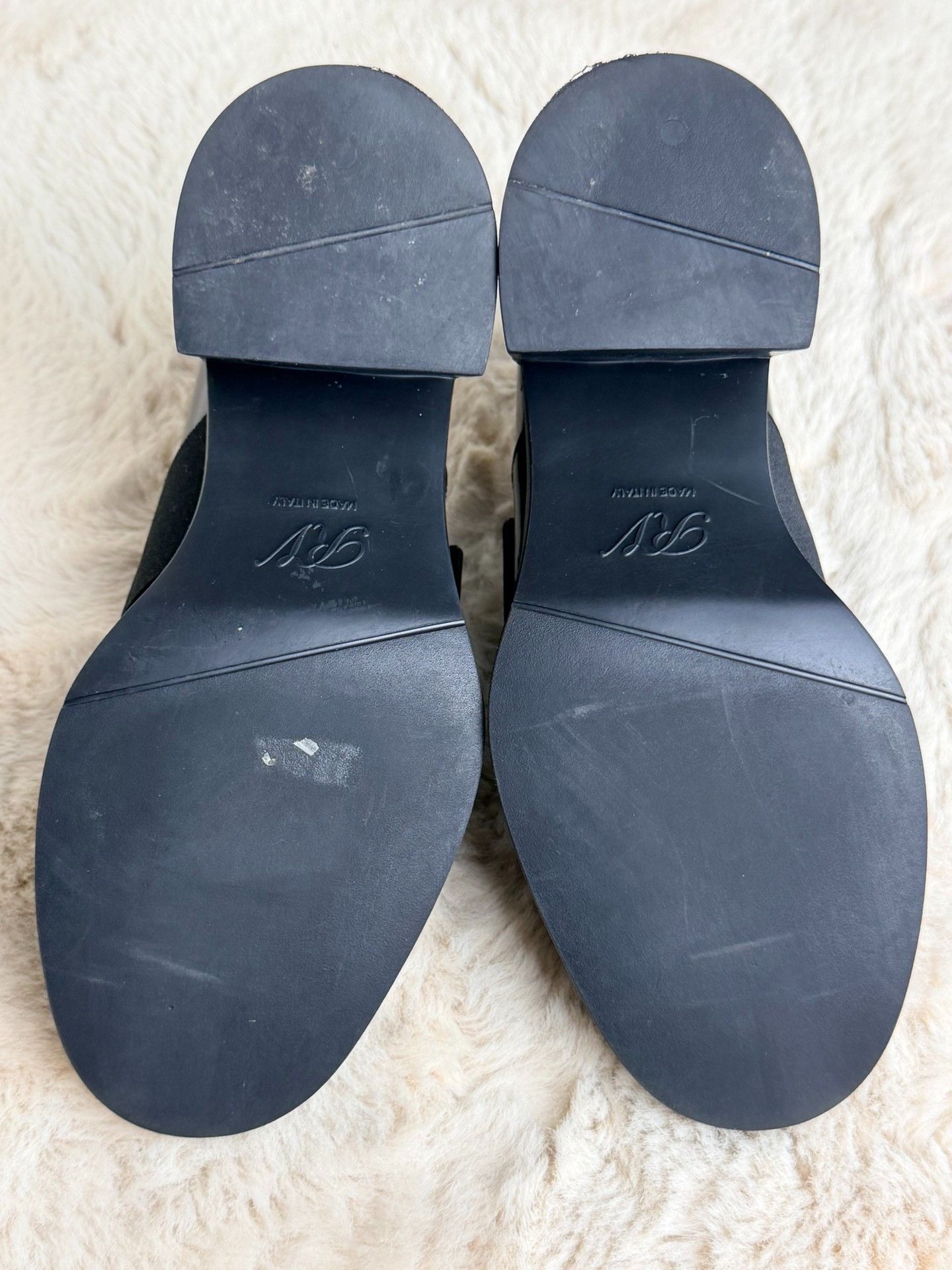 Roger Vivier Roger Vivier Retro Black Lowtop Sneakers us_5-5 Women Size US 5.5 / IT 35.5 - 6 Thumbnail