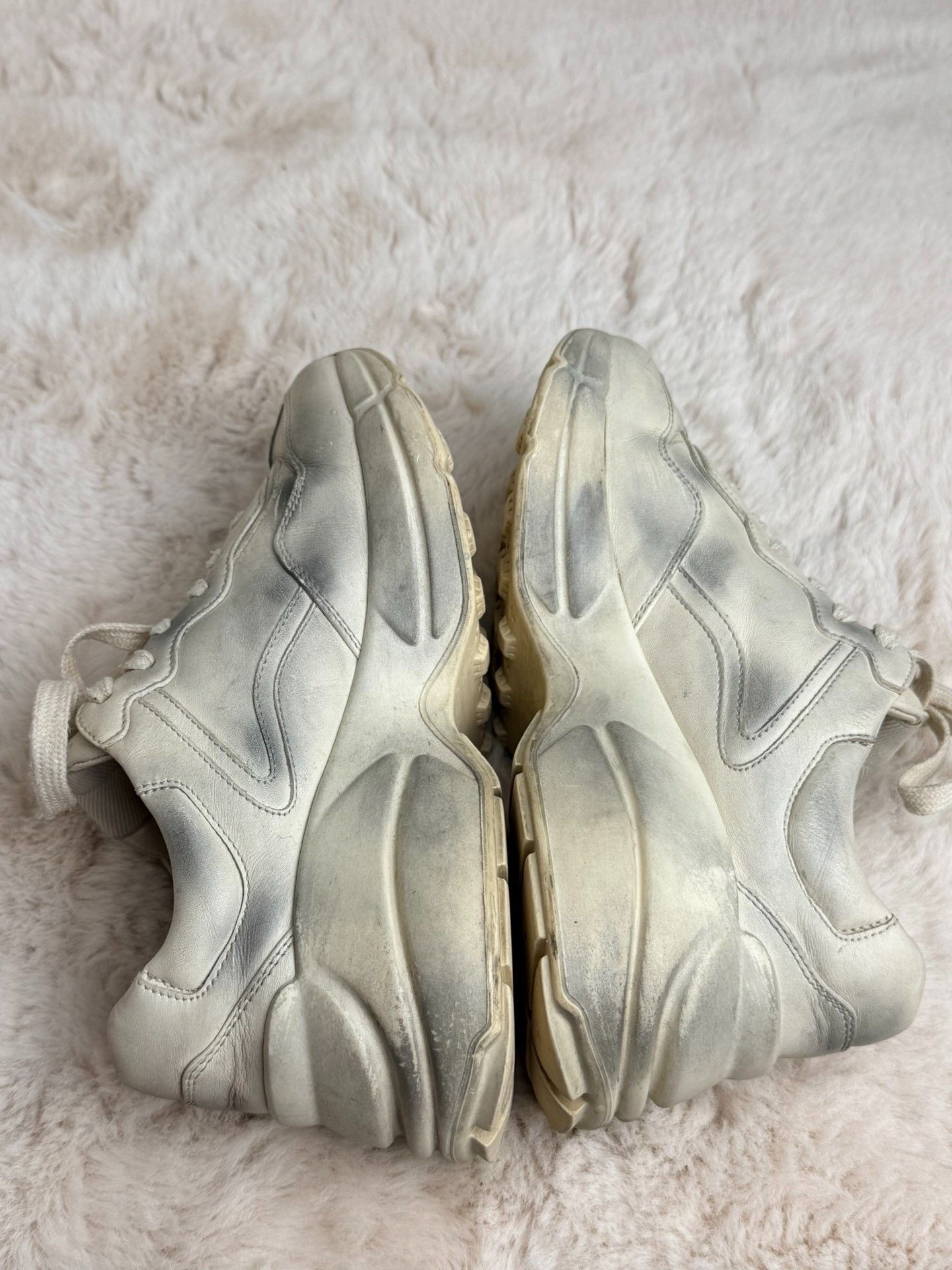 Gucci Gucci Distressed White Lowtop Sneakers us_5-5 Women Size US 5.5 / IT 35.5 - 5 Thumbnail