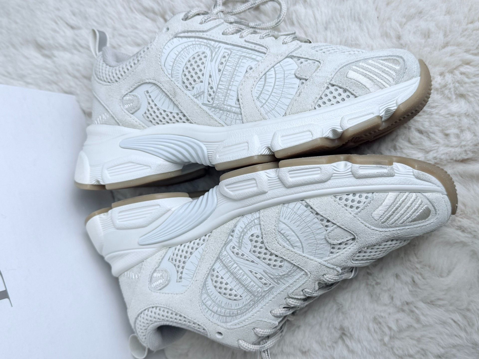 Dior Dior Embroidered White Lowtop Sneakers us_6 Women Size US 6 / IT 36 - 6 Thumbnail